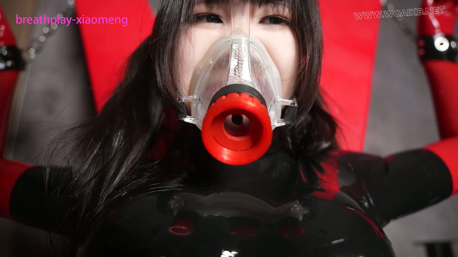 【小萌同学】小萌被乳胶窒息面罩呼吸控制，搭配玩具GC，止流阀窒息，呼吸袋二氧化... 预览图