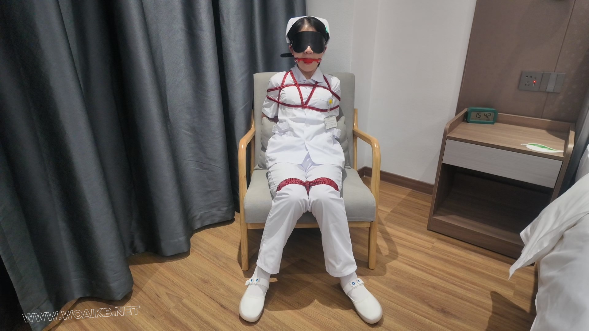 【小护士历险记】护士服+白丝+多次深喉+后入+剃净毛毛+啵啵贝秒C神器+电击吮吸+无... 预览图