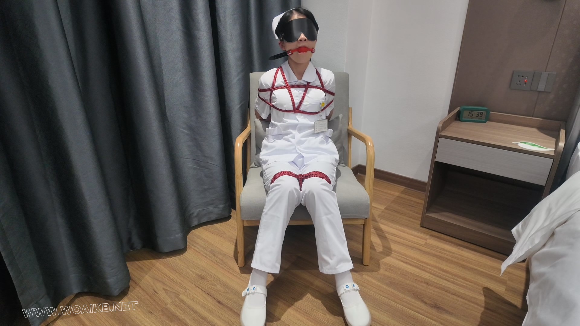 【小护士历险记】护士服+白丝+多次深喉+后入+剃净毛毛+啵啵贝秒C神器+电击吮吸+无... 预览图