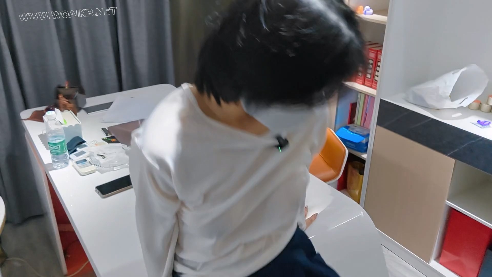 一个听话的女秘书,在办公室里被我玩弄 预览图