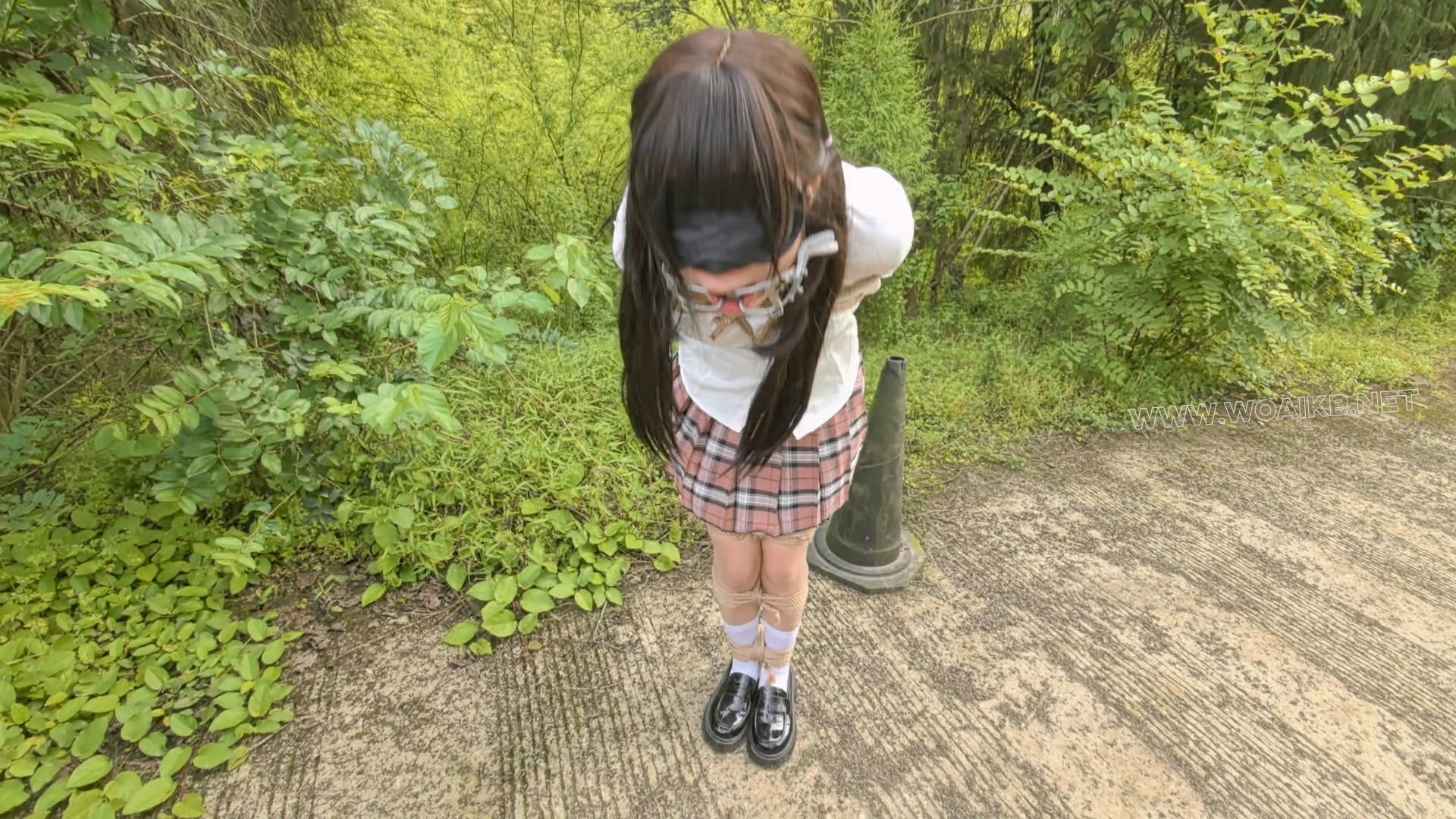 商场的露出 大庭广众的呻吟 掀起裙子露出电击器和波波贝 店员多次看向这边 光天化... 预览图