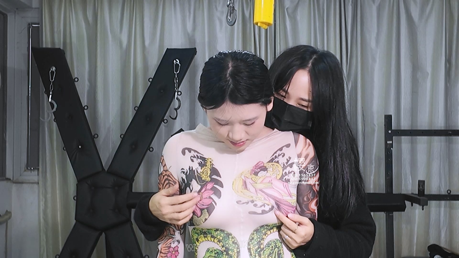 绝美连体肉丝单手吊缚疯狂挠痒！戴眼罩口球！棒棒跳D刺激多次强G大量喷尿！ 《绝... 预览图