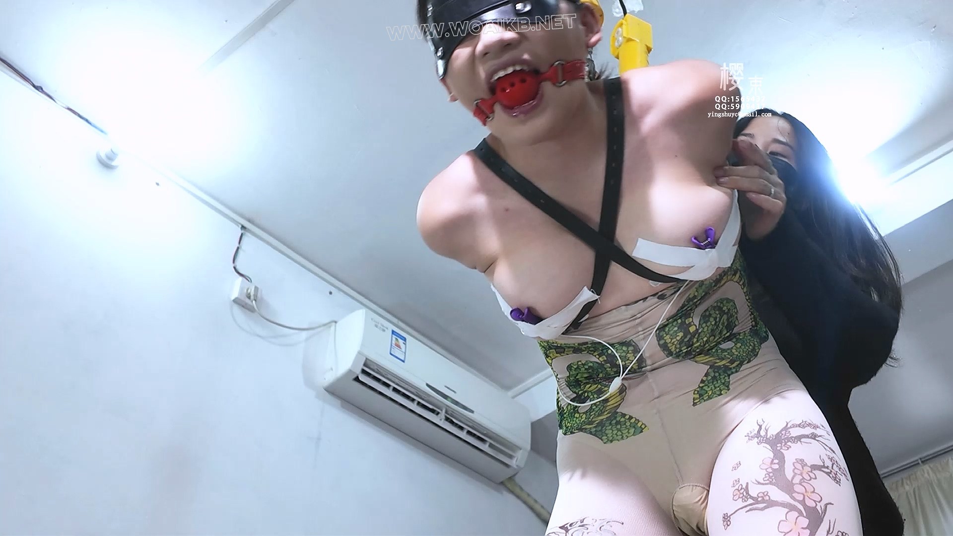 绝美连体肉丝单手吊缚疯狂挠痒！戴眼罩口球！棒棒跳D刺激多次强G大量喷尿！ 《绝... 预览图