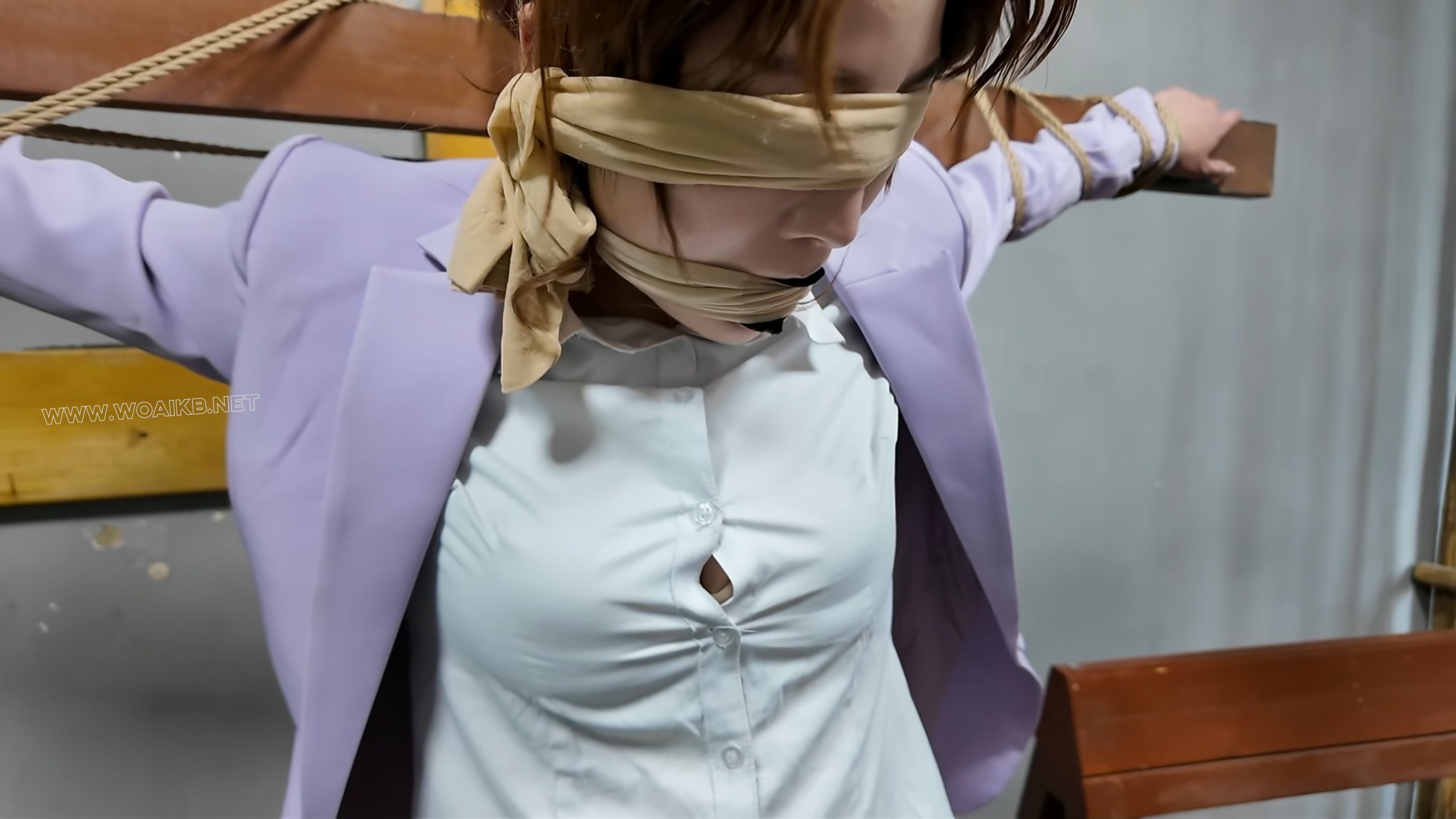 佳佳雅倩主演-《名侦探柯南》妃英理毛利兰母女遇袭之母女调教 预览图