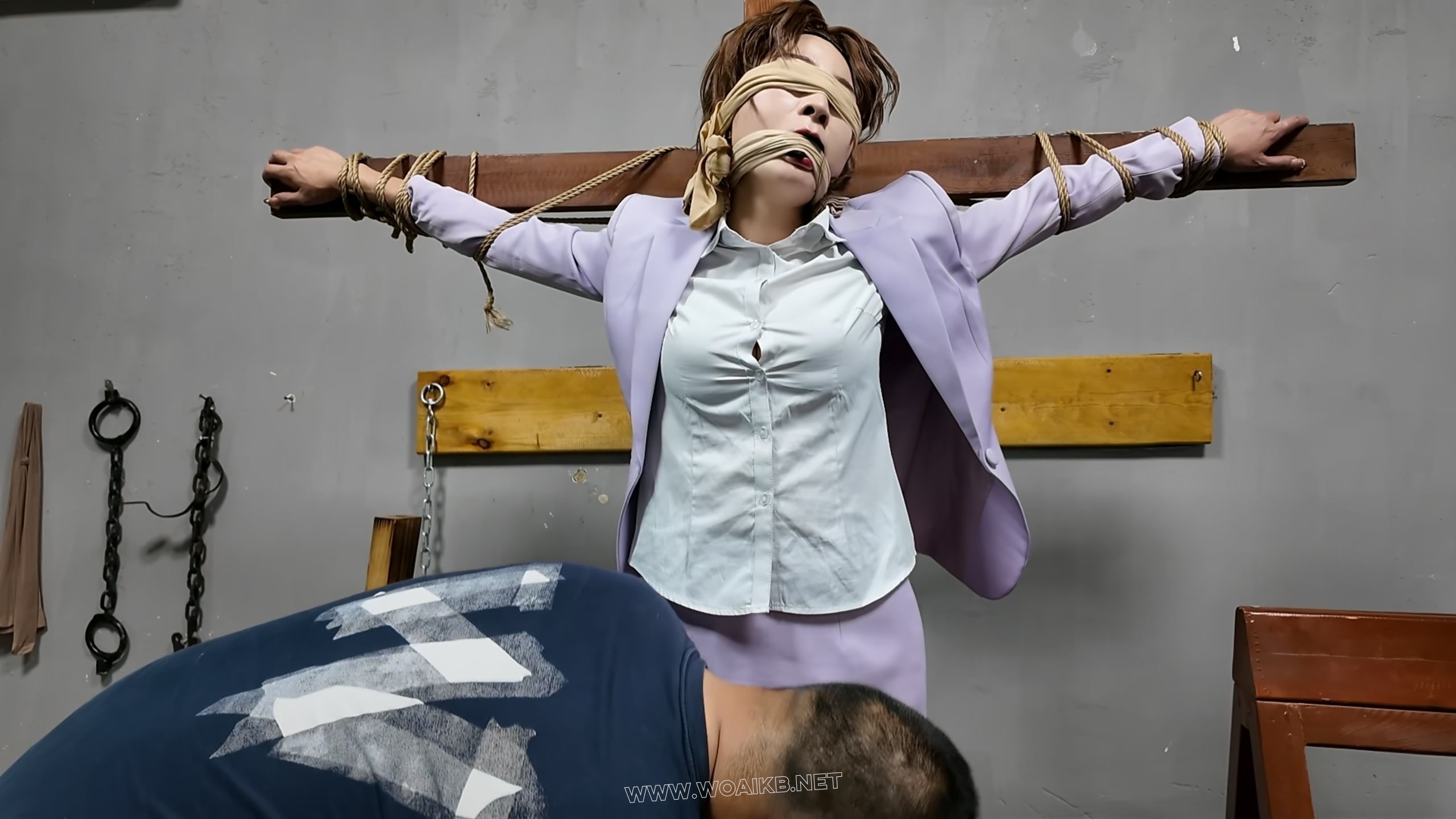 佳佳雅倩主演-《名侦探柯南》妃英理毛利兰母女遇袭之母女调教 预览图
