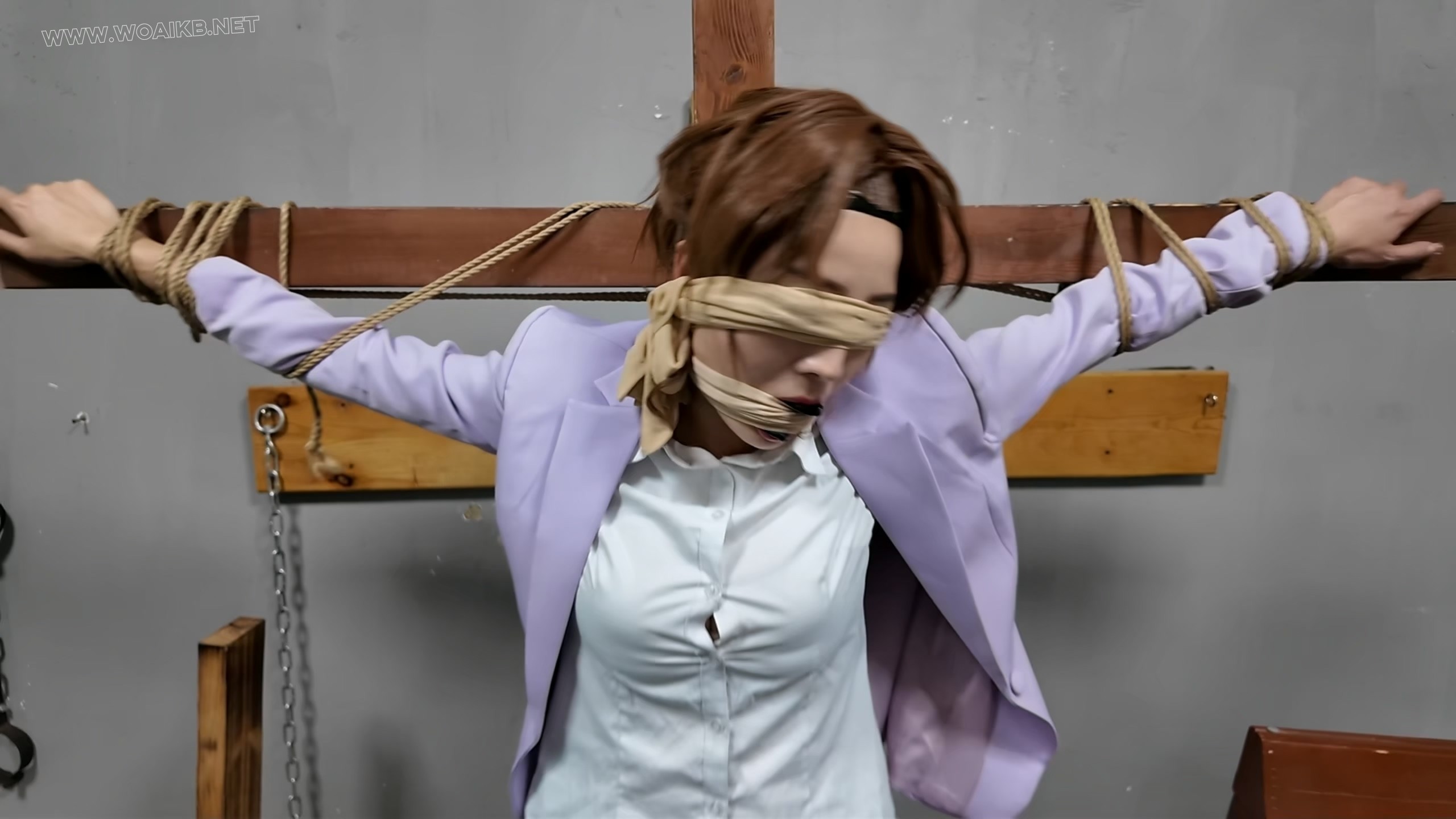 佳佳雅倩主演-《名侦探柯南》妃英理毛利兰母女遇袭之母女调教 预览图