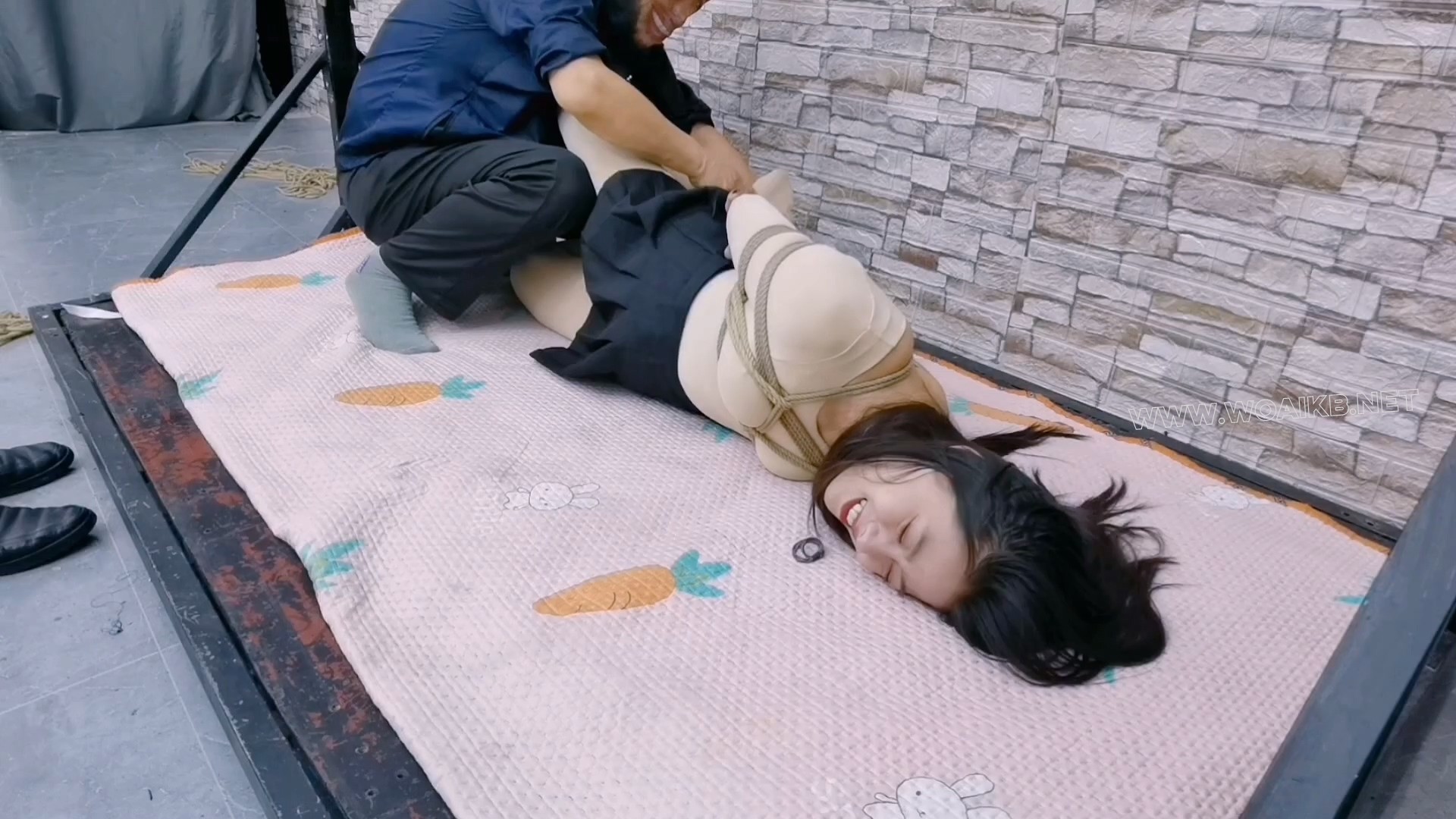被TK爽死的肉丝高跟希希 预览图