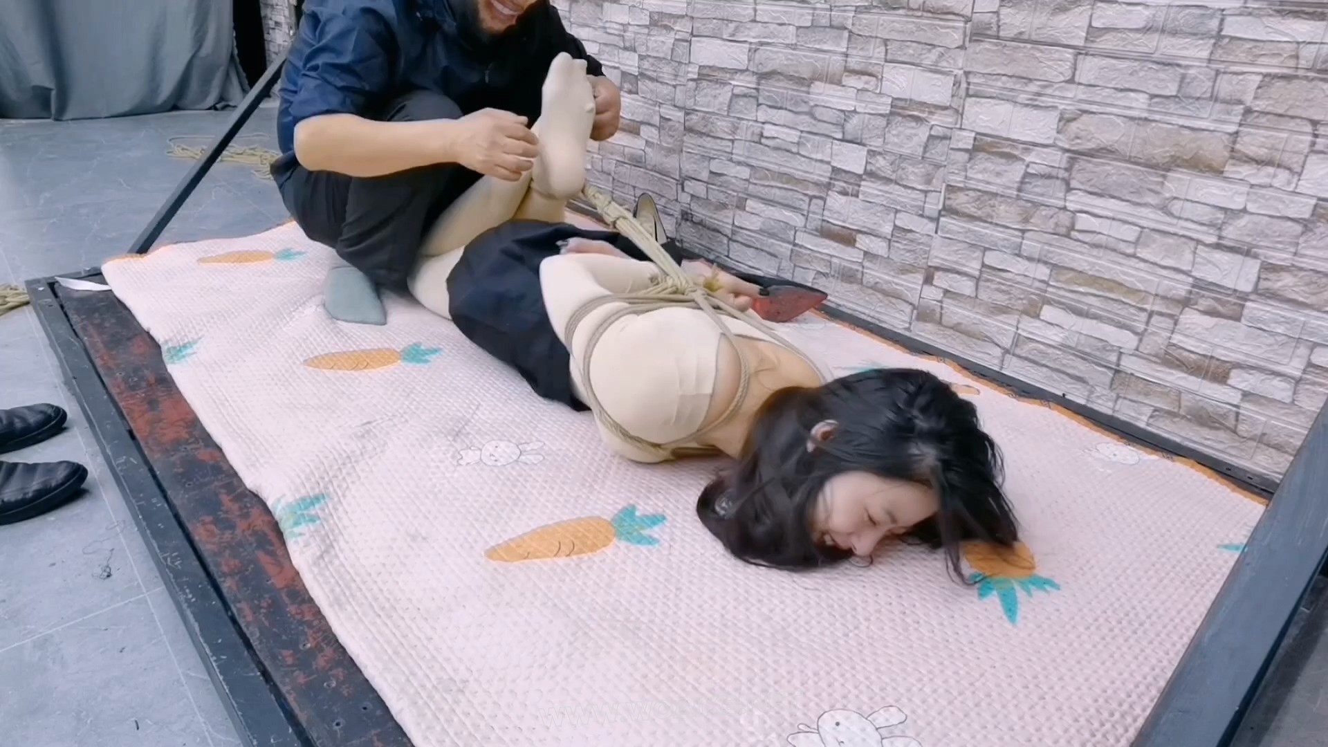 被TK爽死的肉丝高跟希希 预览图