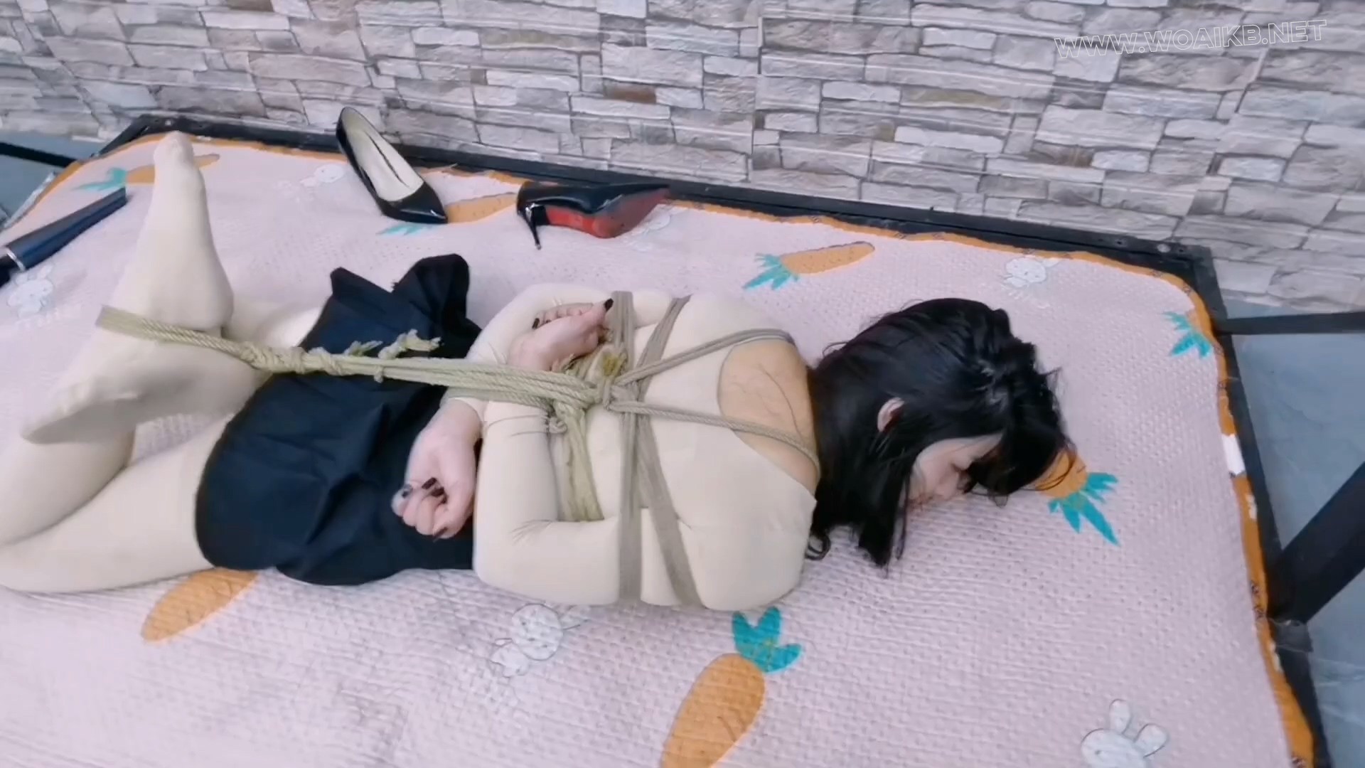 被TK爽死的肉丝高跟希希 预览图