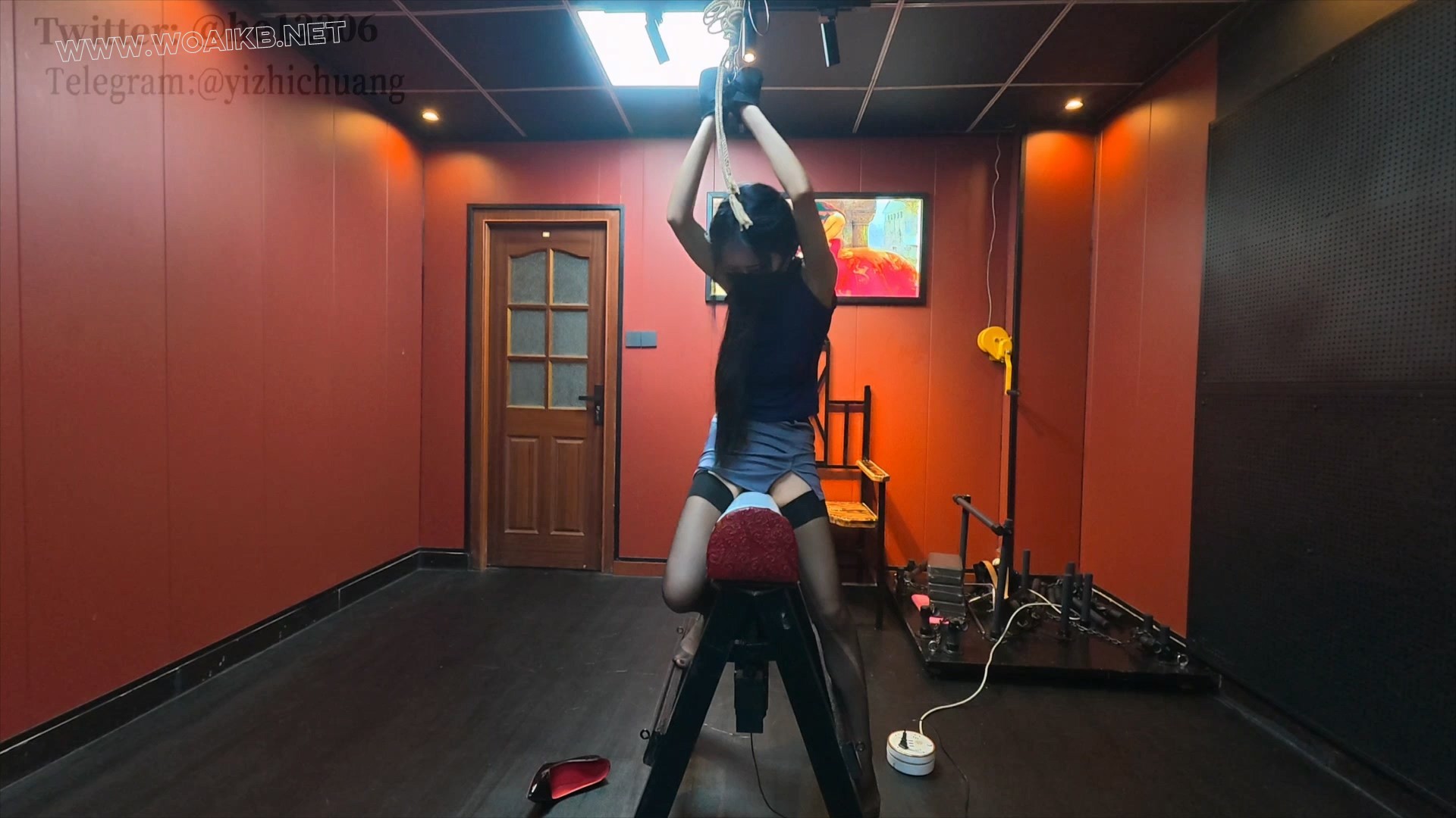 《汤圆》OL装木马炮击椅缚tk单腿吊缚按摩棒乳夹鞭子 预览图