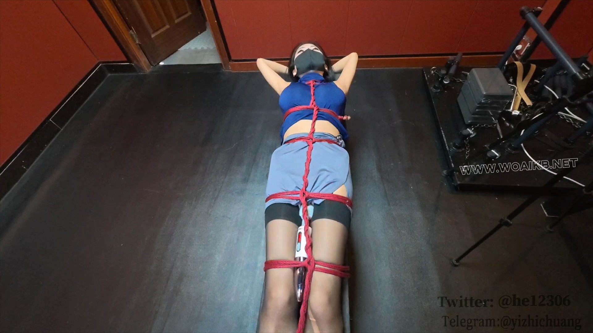 《汤圆》OL装木马炮击椅缚tk单腿吊缚按摩棒乳夹鞭子 预览图
