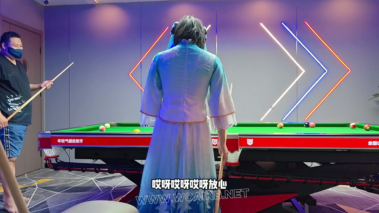 馨馨Cosplay西施出去玩,她非要再台球上碾压我一次,没办法只好让她穿着贝贝开着失控... 预览图