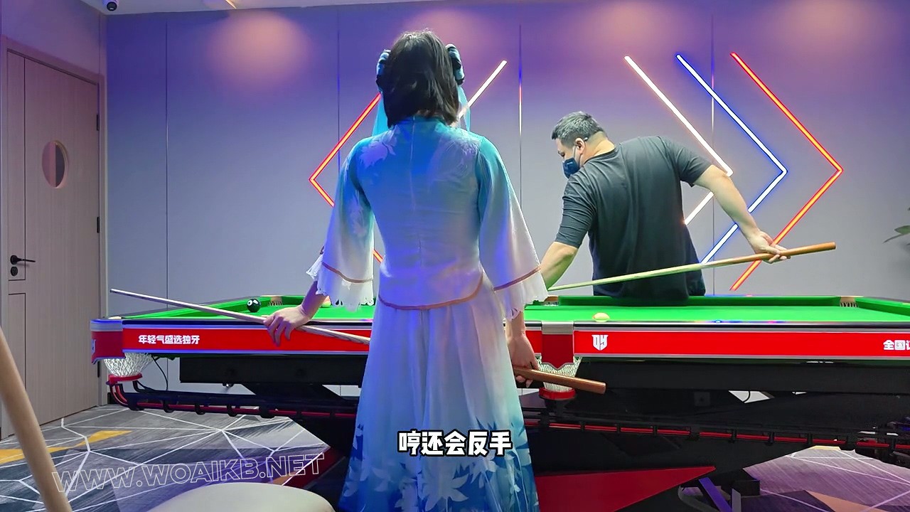 馨馨Cosplay西施出去玩,她非要再台球上碾压我一次,没办法只好让她穿着贝贝开着失控... 预览图