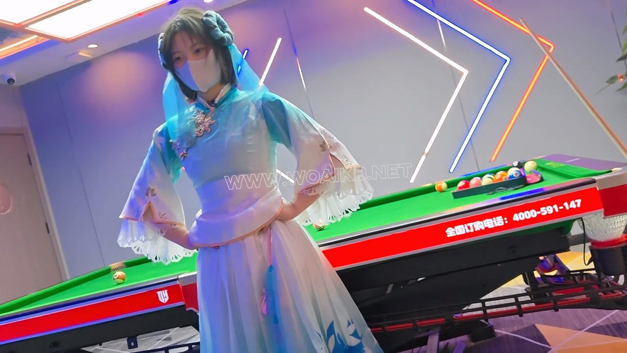 馨馨Cosplay西施出去玩,她非要再台球上碾压我一次,没办法只好让她穿着贝贝开着失控... 预览图