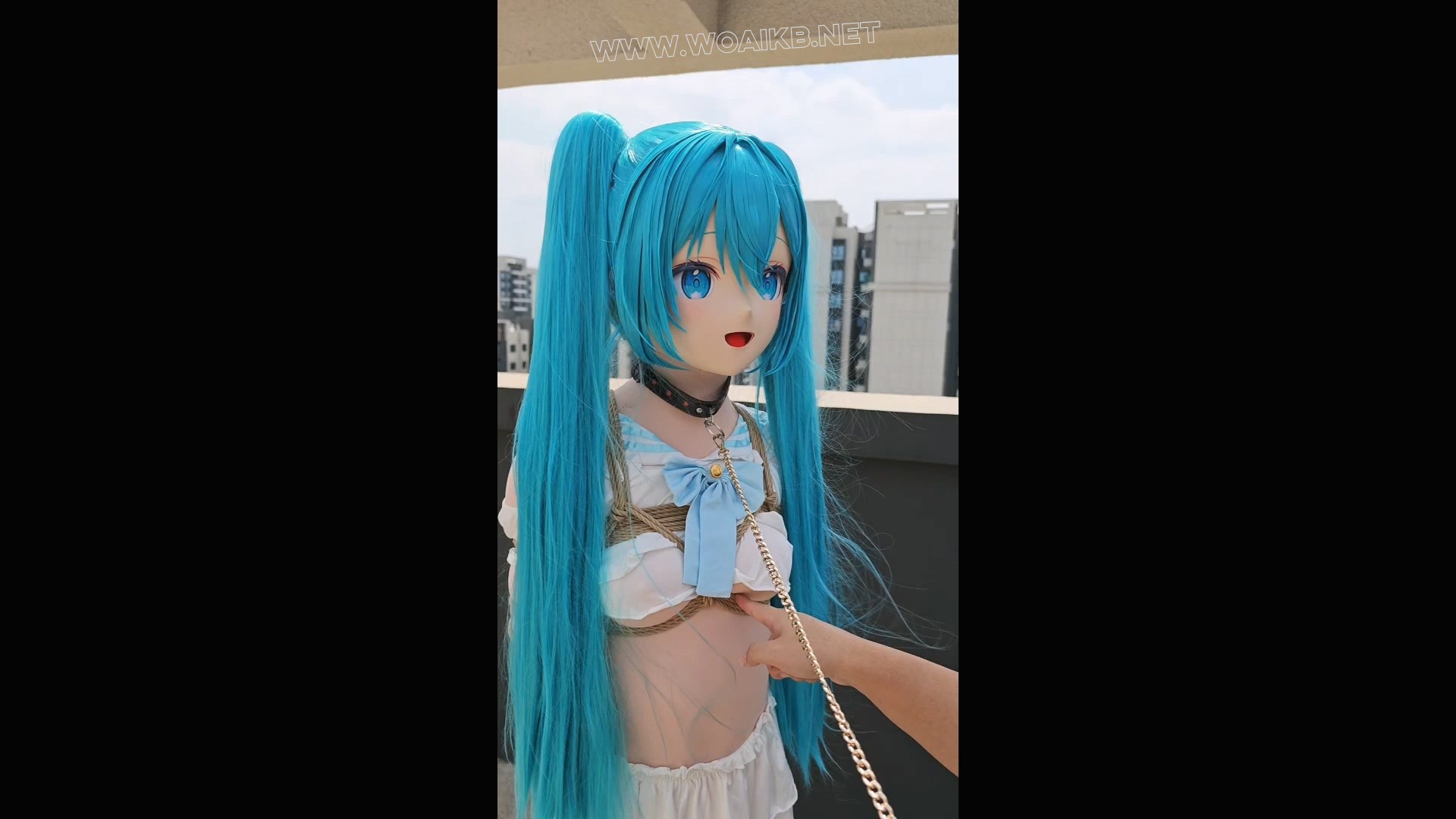 kigurumi捆绑调教~把初音绑到柱子上强制跪坐，紧缚，玩弄 预览图