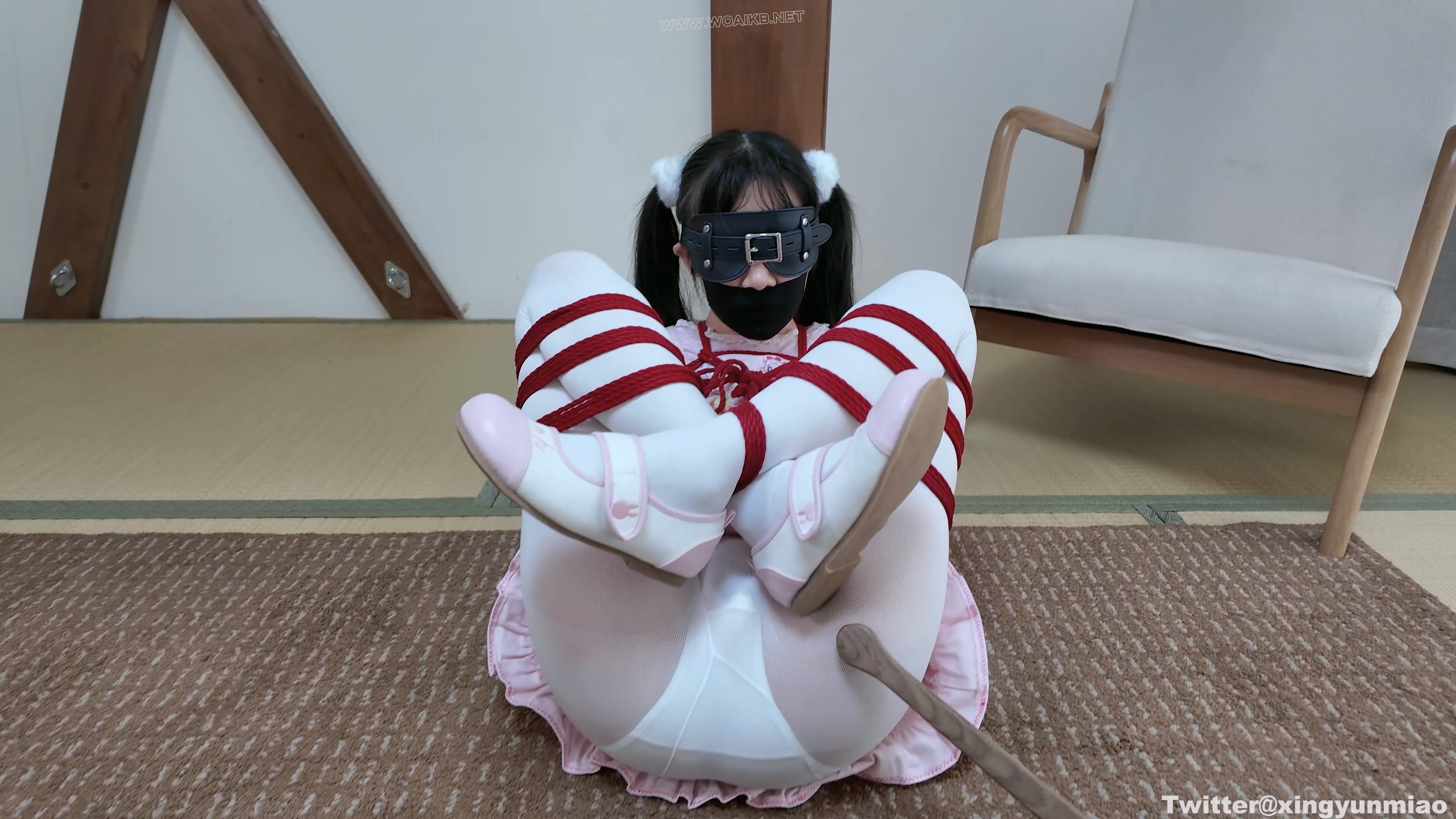 崽崽白丝女儿服｜海老缚｜插件震动｜椅子缚大开腿｜啵啵贝｜按摩仪固定脚丫TK 预览图