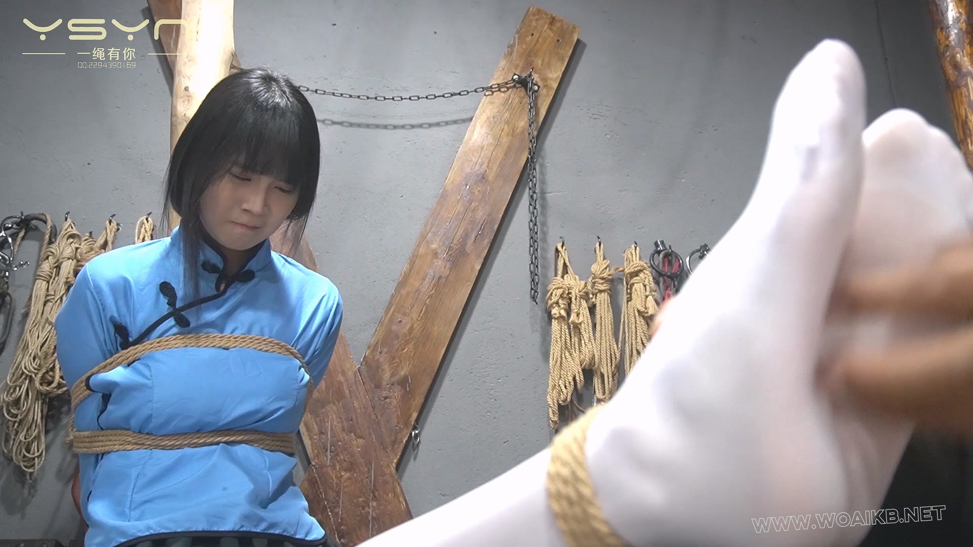 【五四芳魂】牢房里关押着五四装女孩被押进刑房骑木马老虎凳挠打脚心五花大绑刑场枪决 预览图