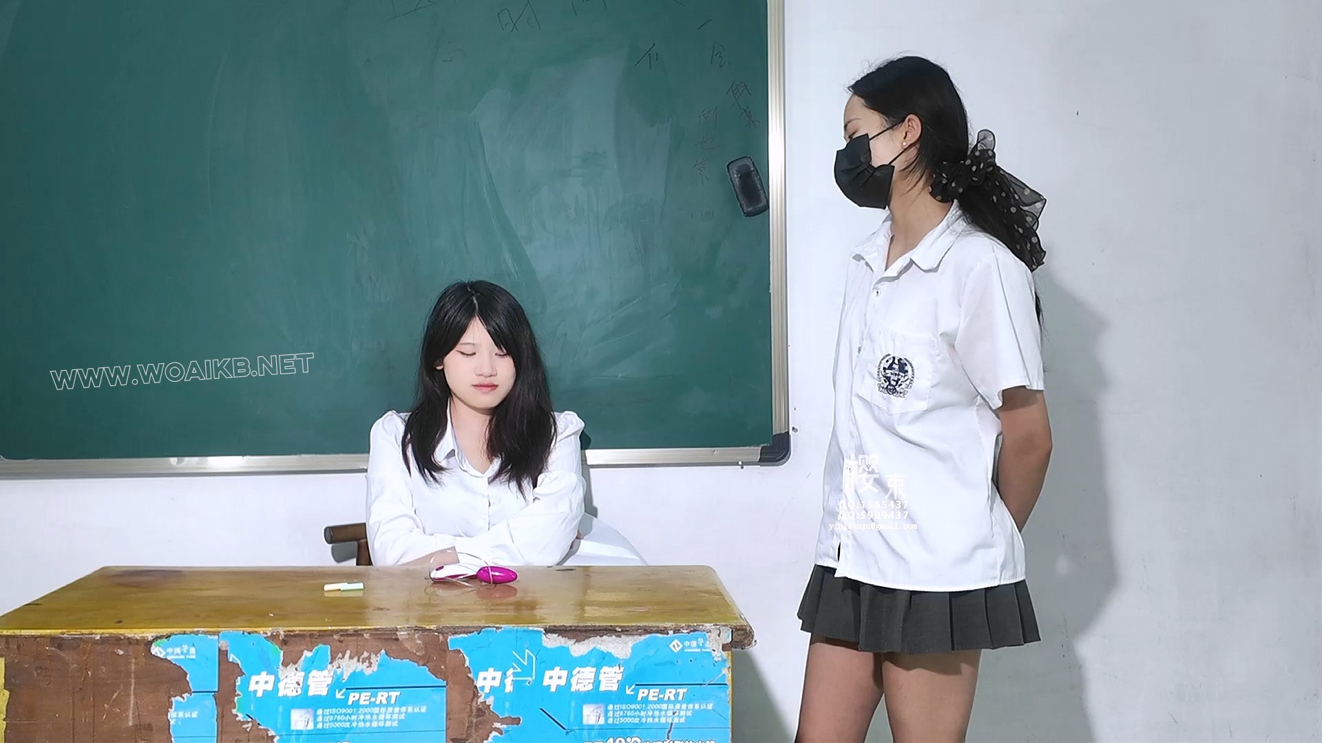 学生迷晕捆绑报复老师！扒衣露乳跳D棒棒刺激多次强G羞辱！老师自救挣扎摔倒无助呻... 预览图