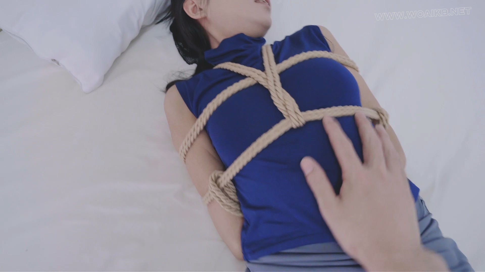 绑架居家女孩回家调教训练做新娘 预览图