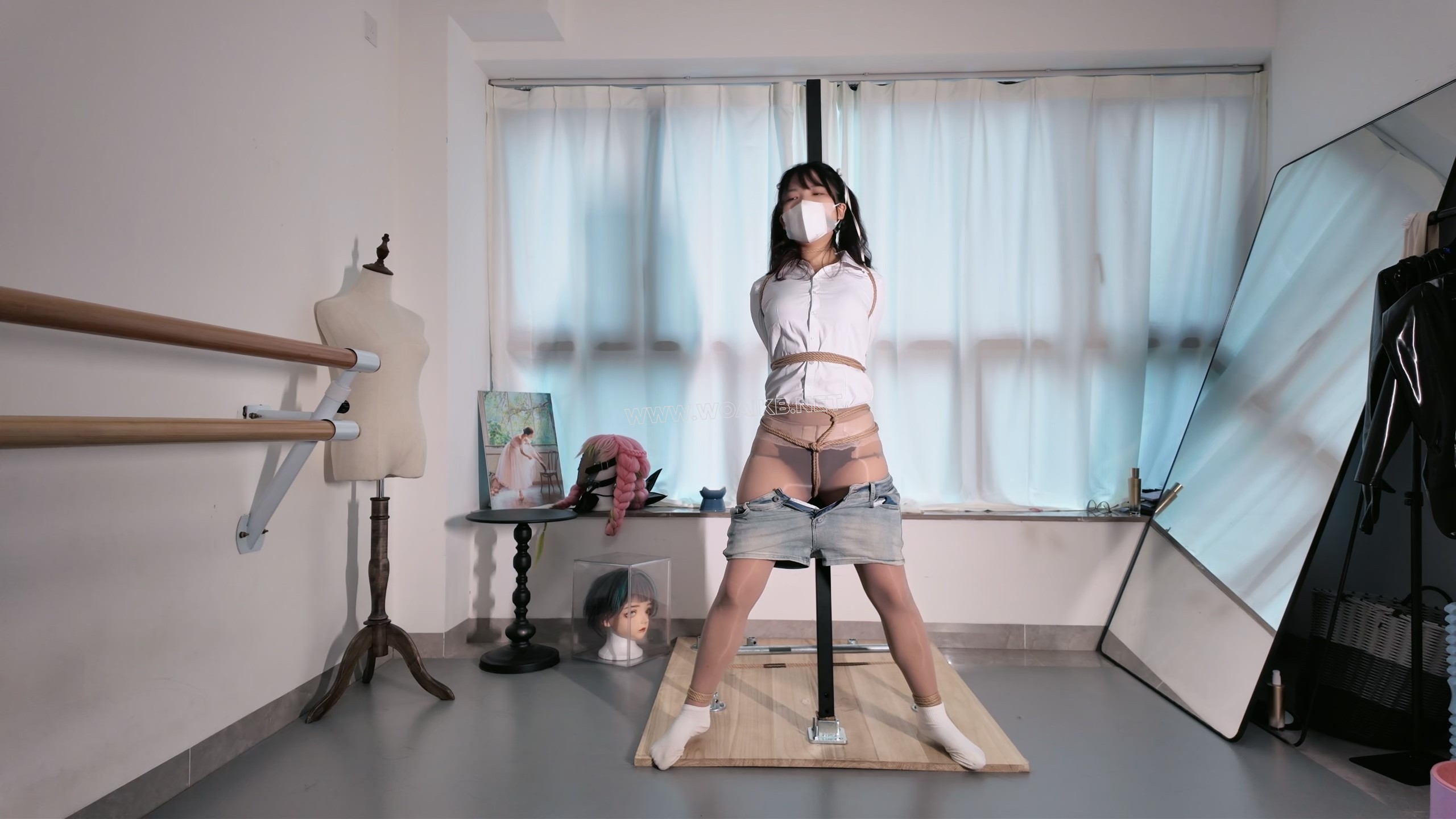 《定拍罚站分腿架放置玩弄》-海砂— 定拍剧情细绳勒脚趾强制震动棒 预览图