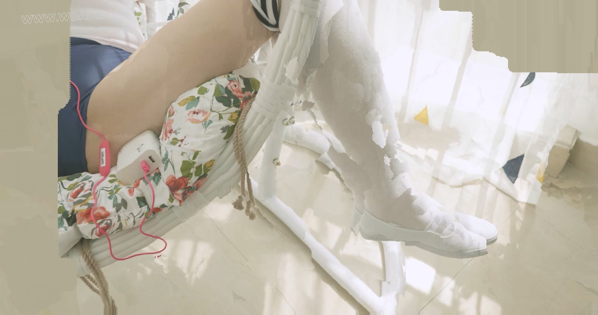 《喜欢趁人之危的姐妹》上集，白丝体操服与白丝水手服塑料姐妹 预览图