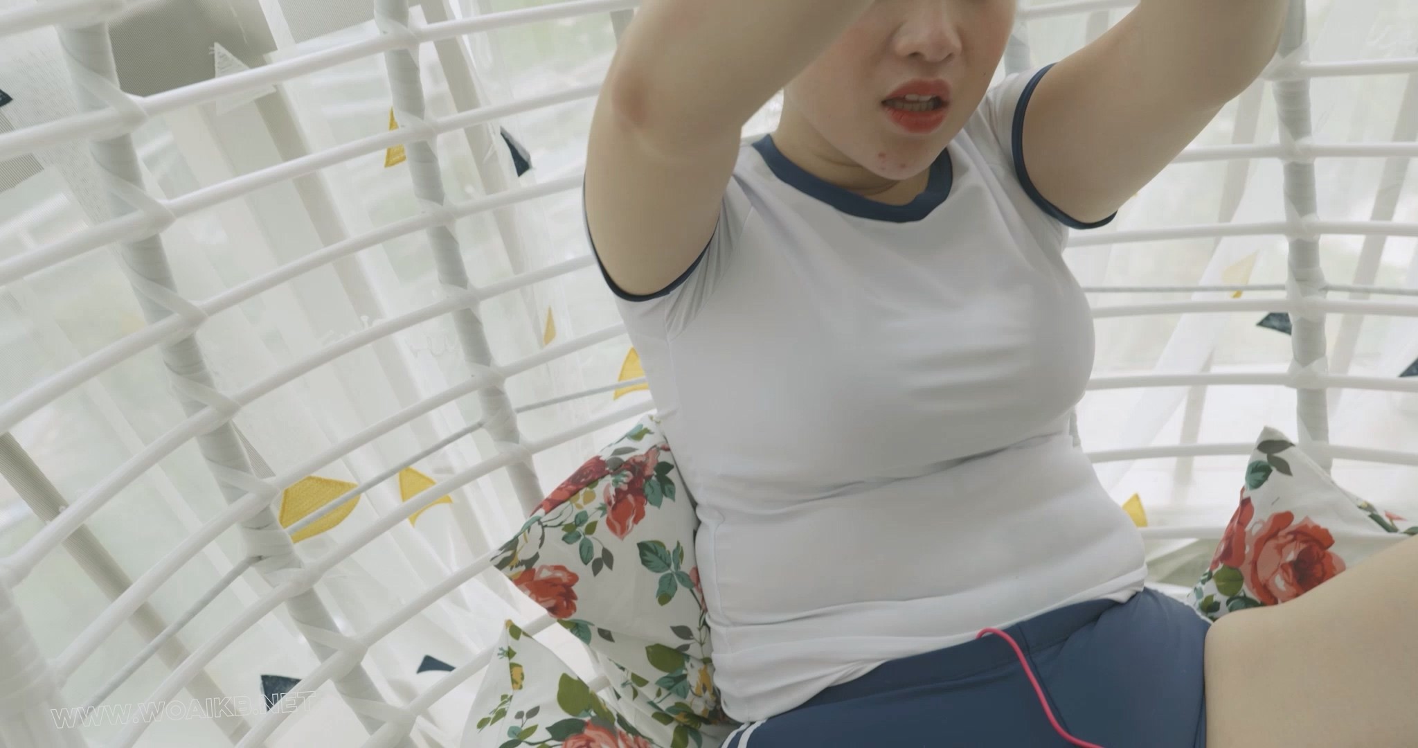 《喜欢趁人之危的姐妹》上集，白丝体操服与白丝水手服塑料姐妹 预览图