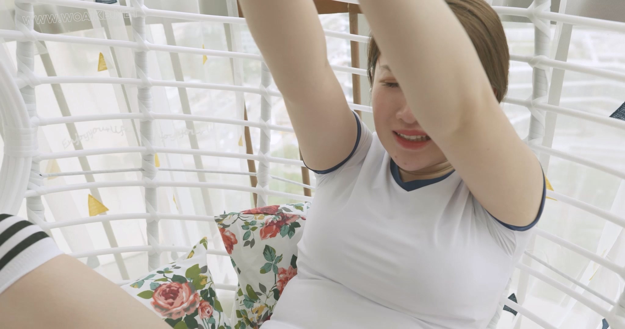 《喜欢趁人之危的姐妹》上集，白丝体操服与白丝水手服塑料姐妹 预览图