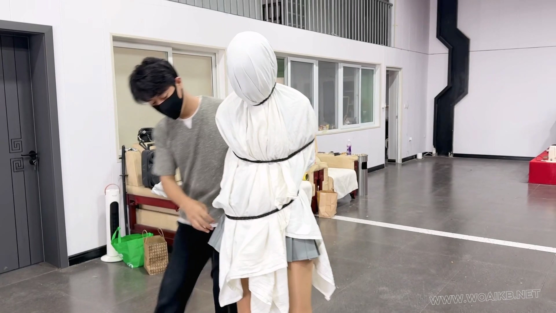 湿身学生妹高c露出 预览图