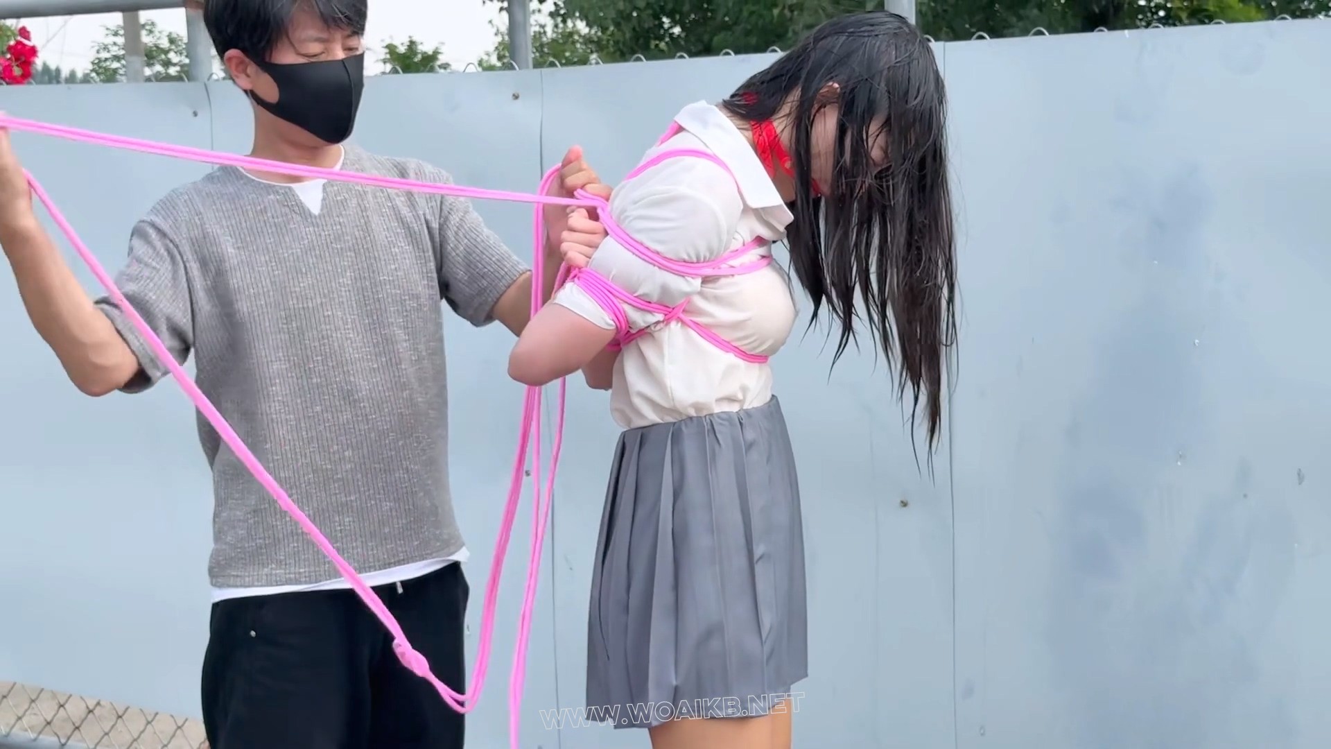 湿身学生妹高c露出 预览图