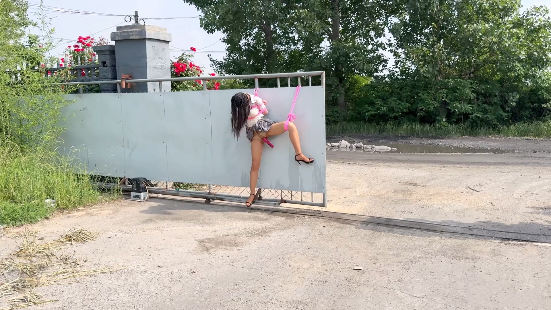 湿身学生妹高c露出 预览图