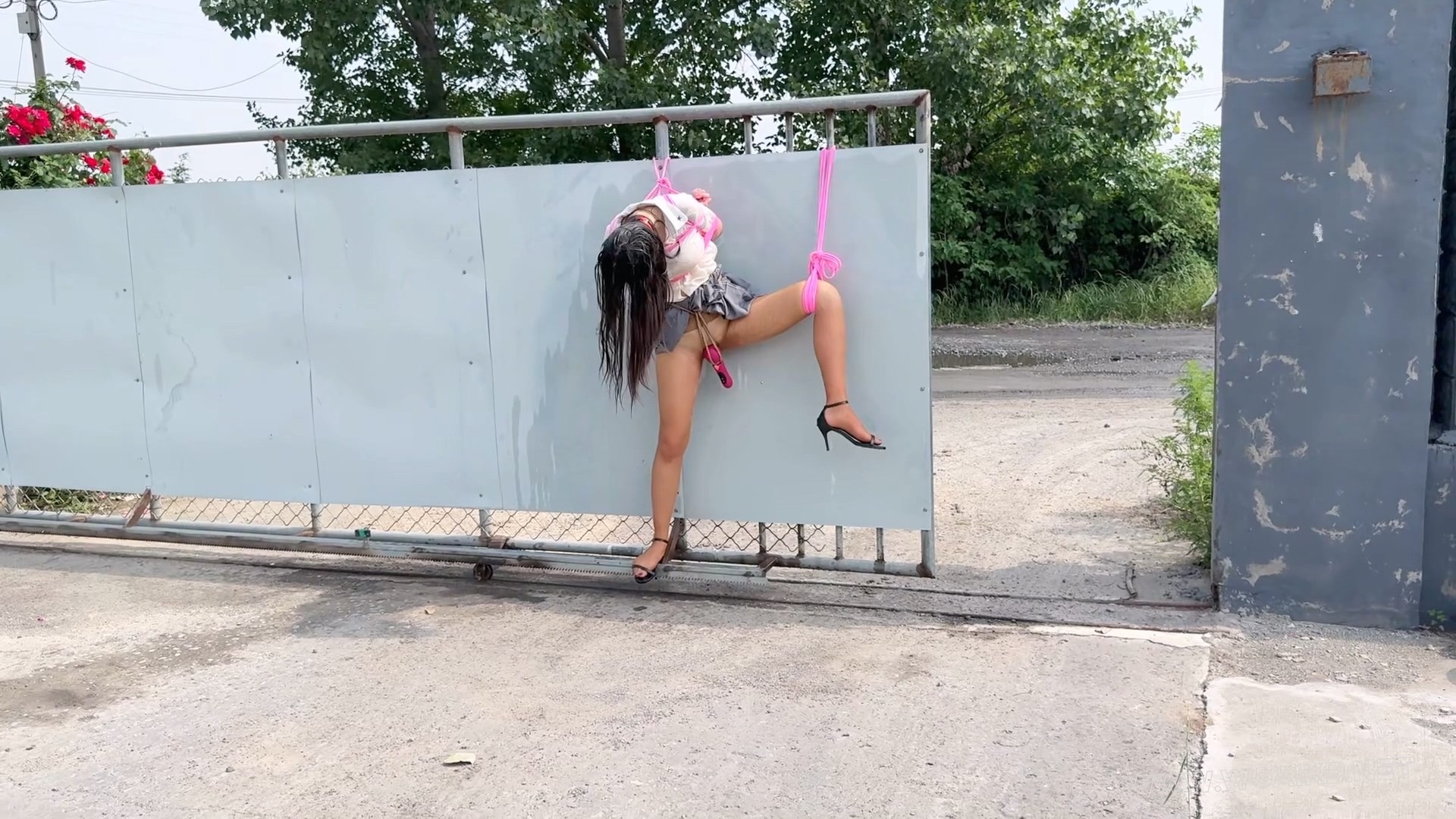 湿身学生妹高c露出 预览图