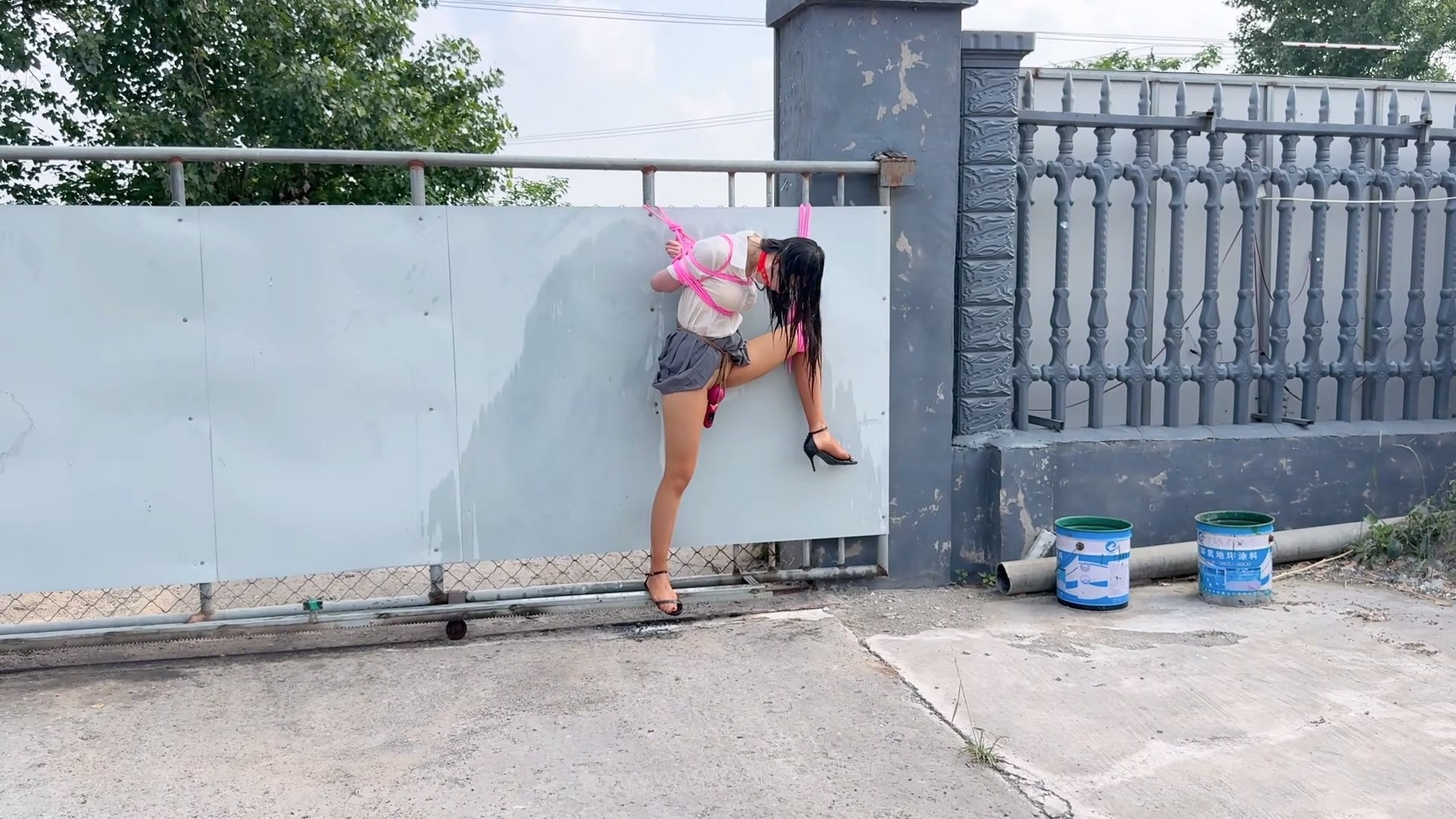 湿身学生妹高c露出 预览图