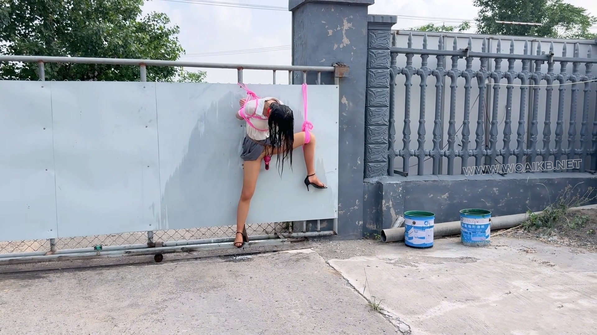 湿身学生妹高c露出 预览图