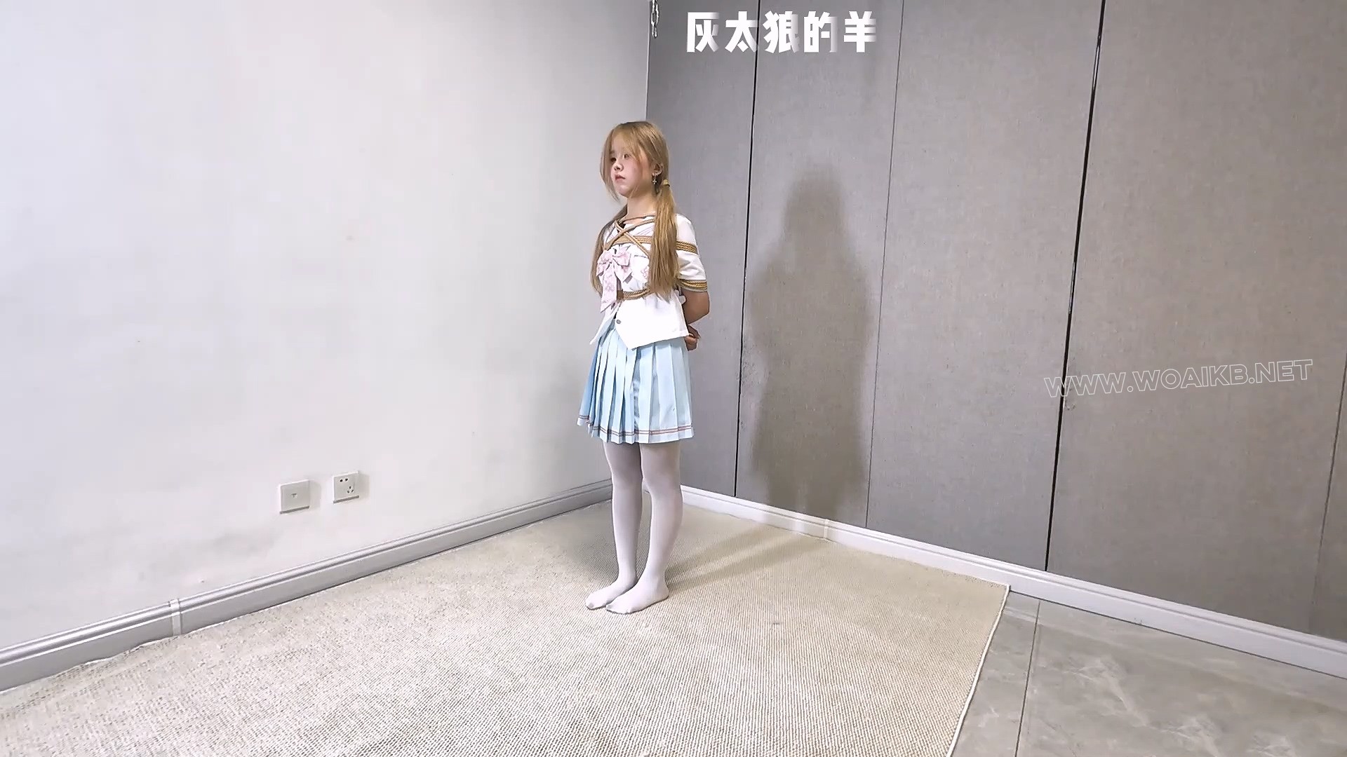 甜美JK学妹误入绳室，初次体验悬挂吊缚被绑哭！【游戏＋扎带＋日式胸缚＋踮脚罚站... 预览图