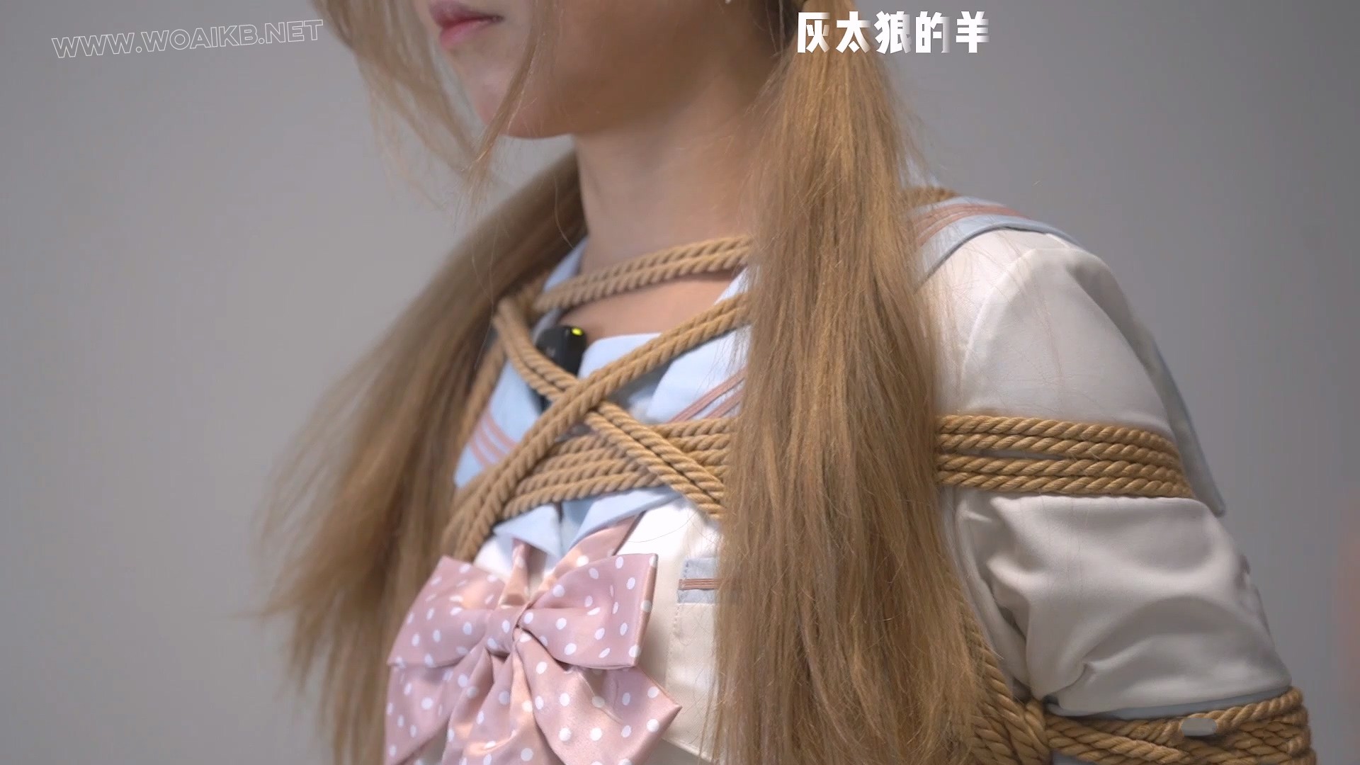 甜美JK学妹误入绳室，初次体验悬挂吊缚被绑哭！【游戏＋扎带＋日式胸缚＋踮脚罚站... 预览图