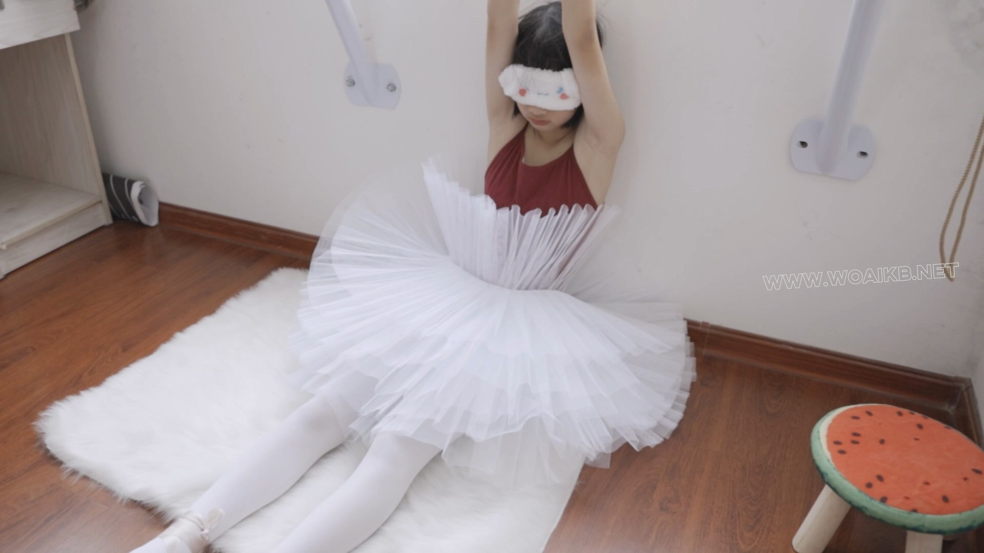 【安妮的芭蕾梦】白丝舞蹈袜芭蕾鞋基本功口活训练强制开腿吊缚立足尖后手合掌缚保... 预览图