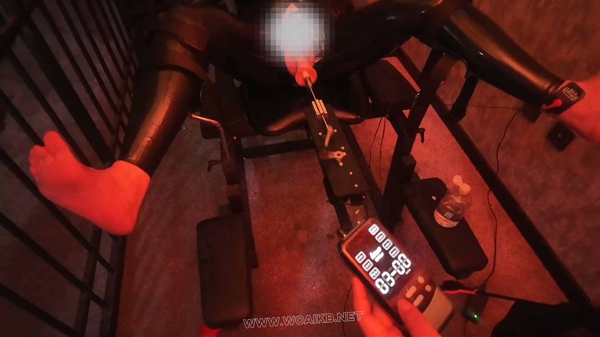无尽的强制高潮 黑色胶衣加电机贴 全程干货 预览图