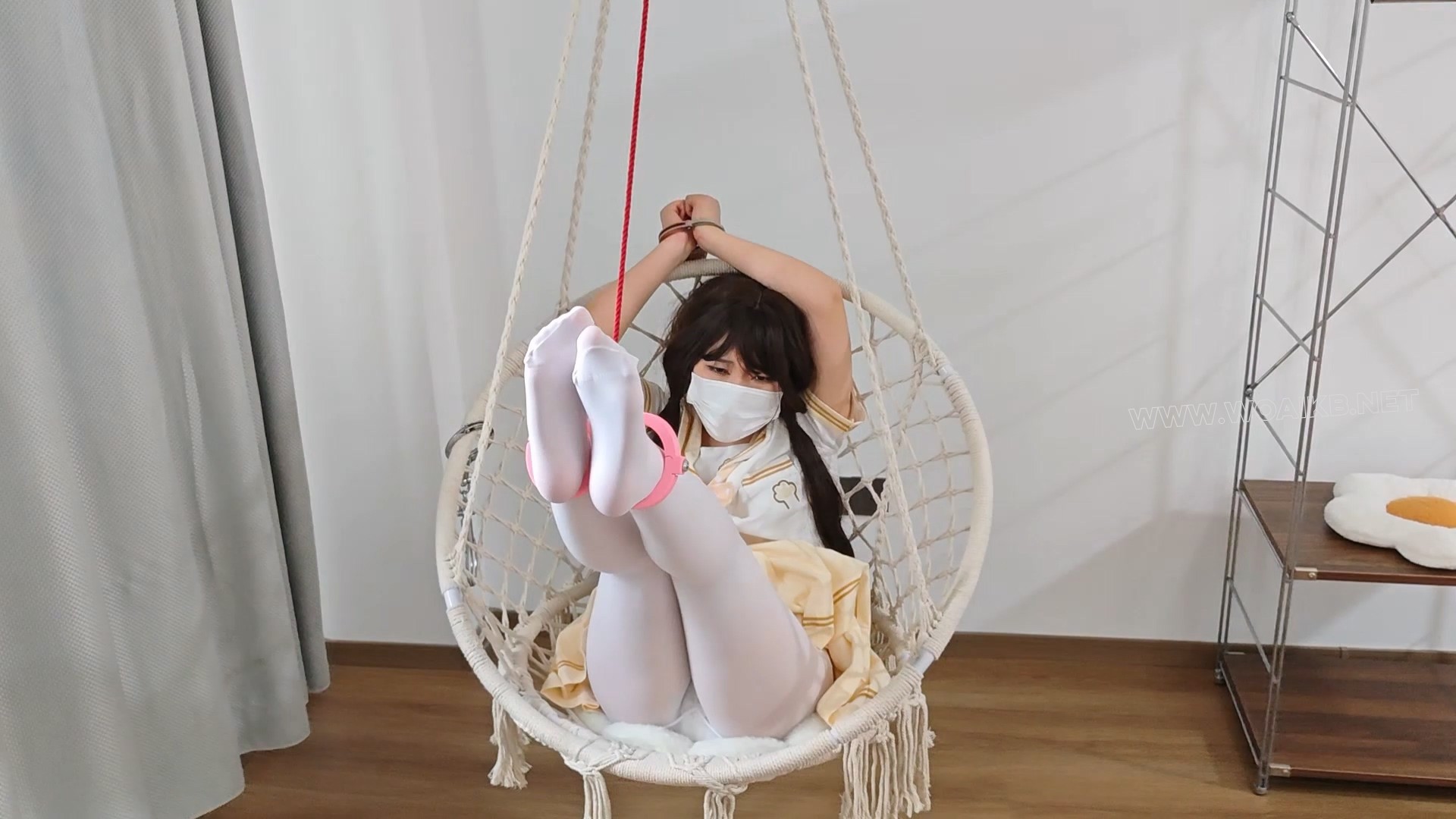 苏苏_JK少女多重羞耻束缚姿势的tk跳蛋挑战 预览图