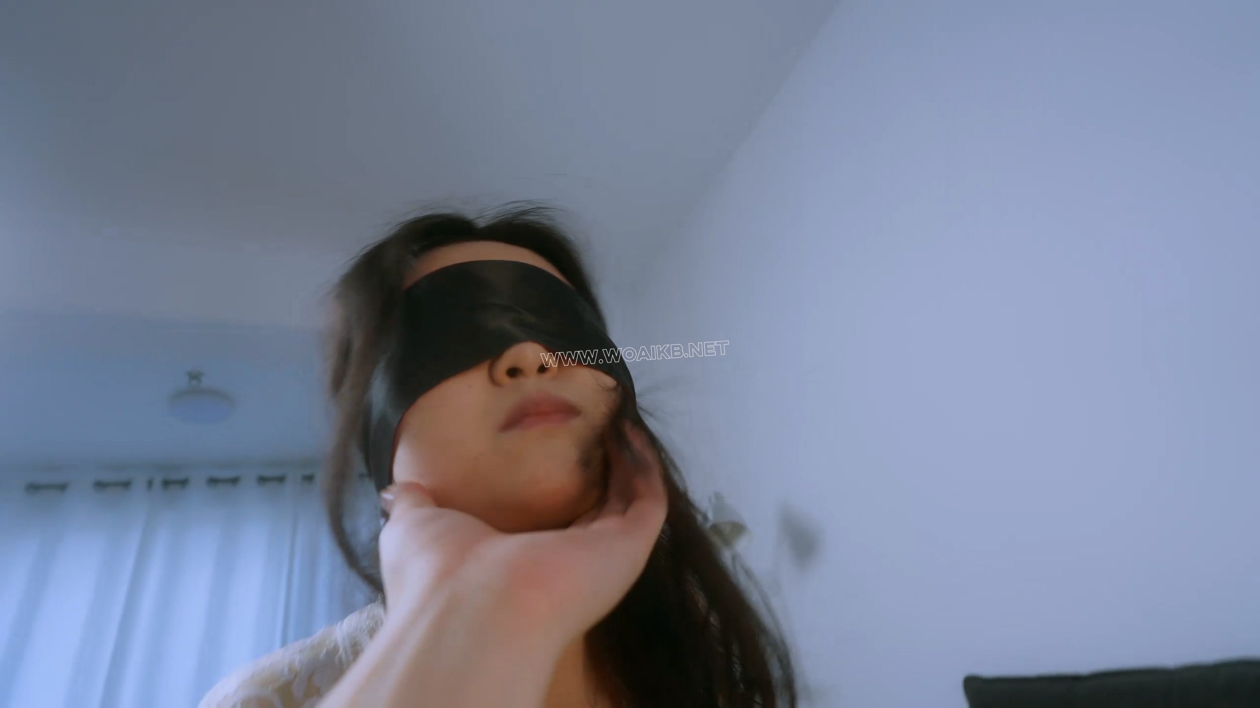 《欲望都市6》男友突然到访调戏女友，绕脖缚+五花大绑+股绳+椅缚+勒脚趾+捆绑过程 预览图