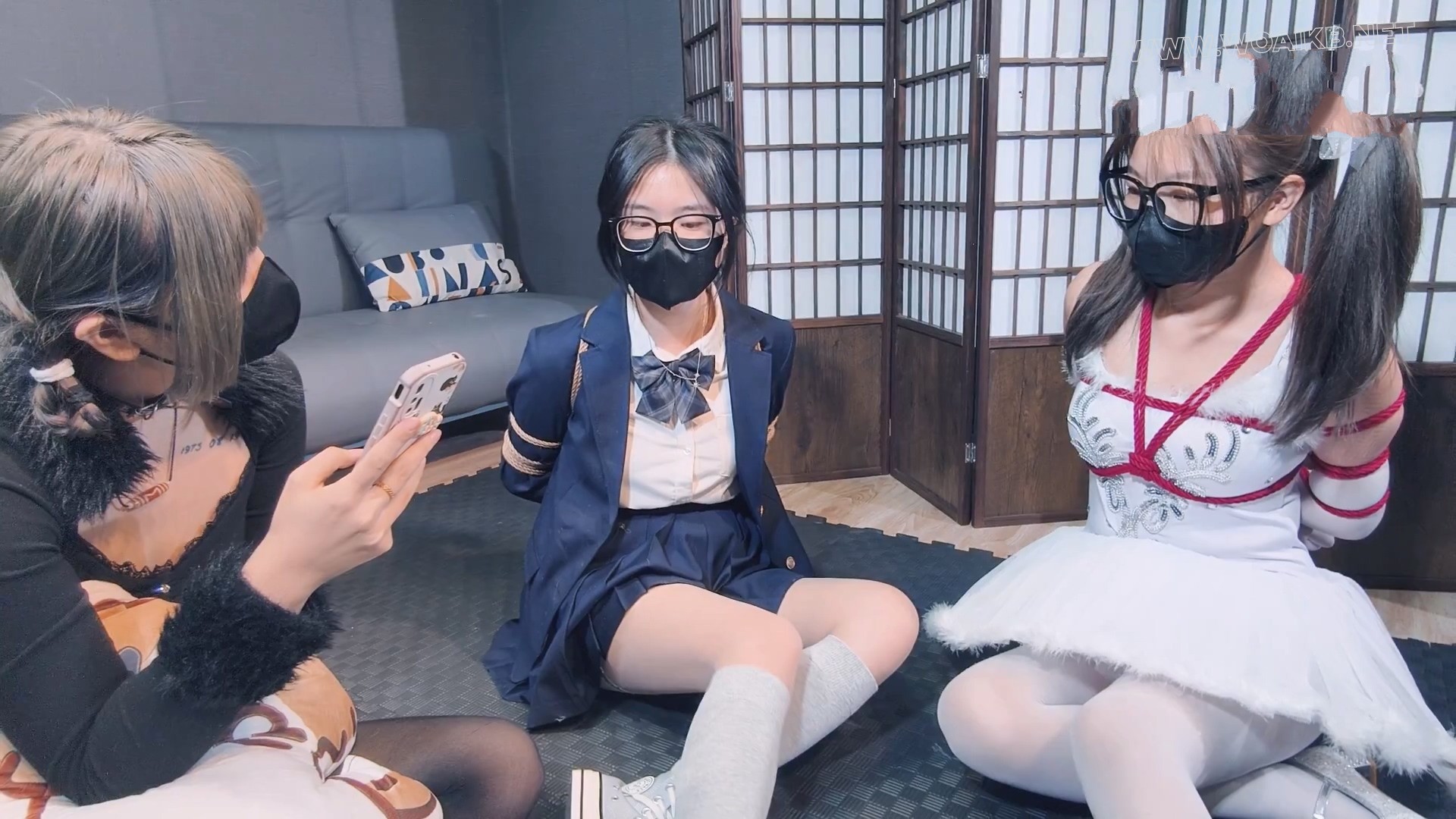【妙妙X依依X多比】【抖M舞蹈队长雇人报复不听话的队员 自愿和死对头捆绑在一起 镣... 预览图