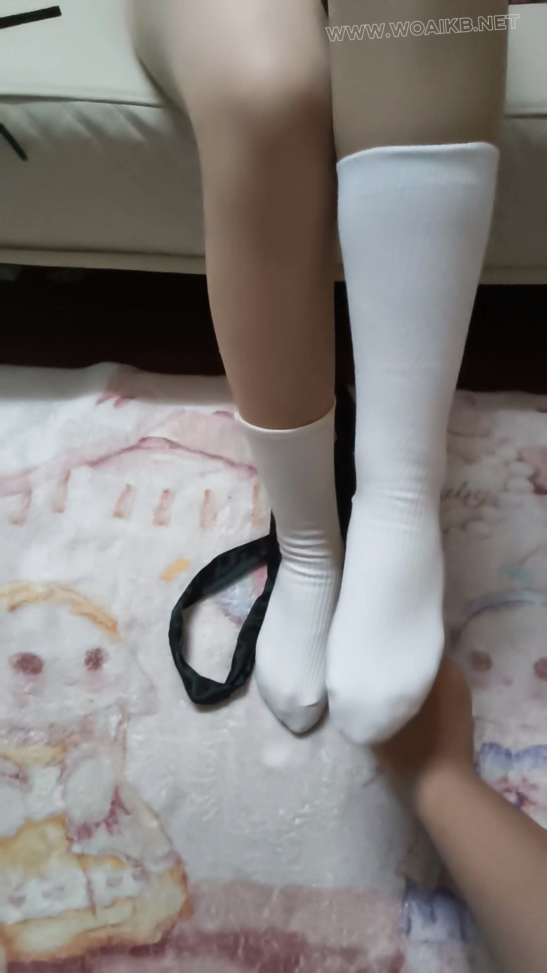 【可可伶】4 这是05后女孩喜欢挠轻调鞭打的可可伶，体操服三套换袜装，Tk＋轻调，... 预览图 9
