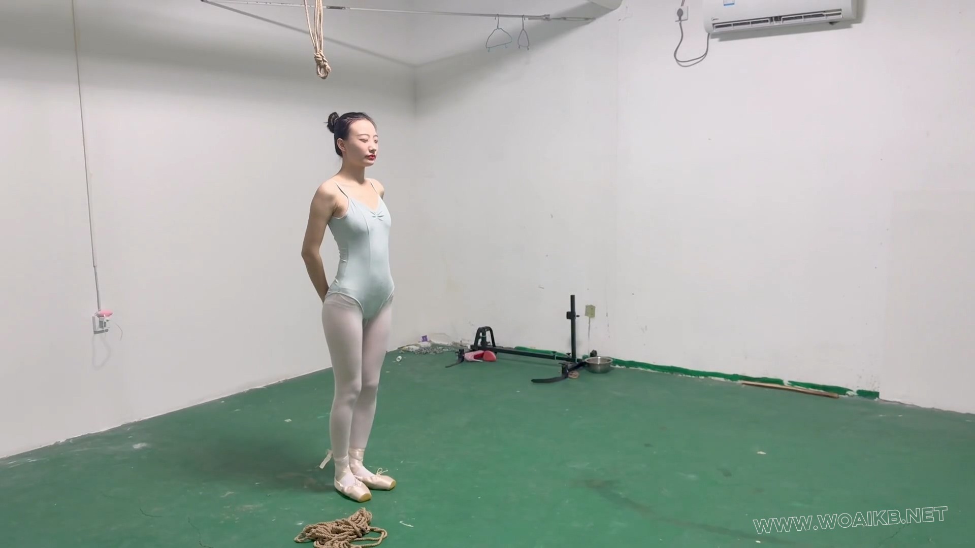 挑战两小时极限踮脚吊1