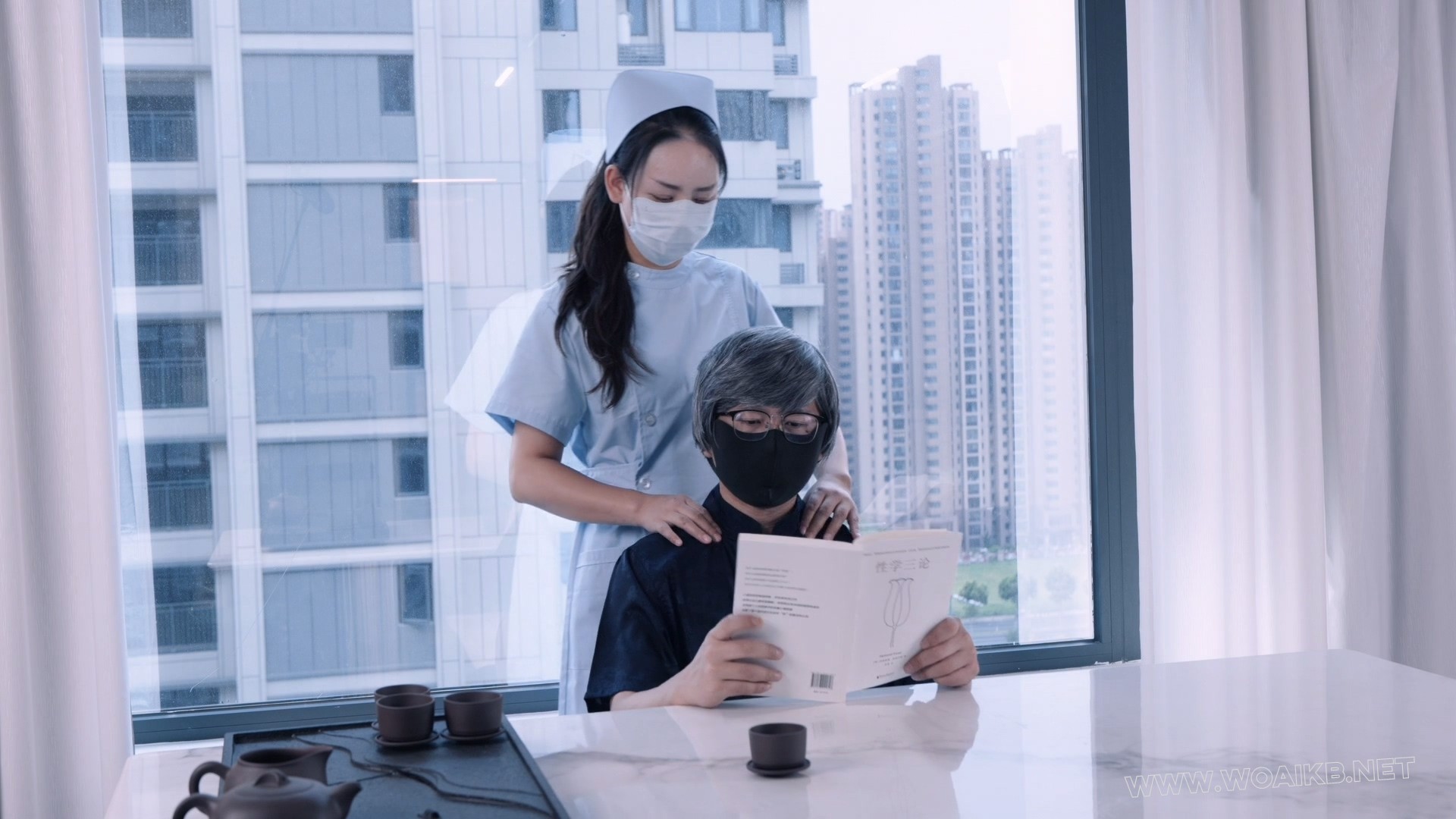 代替宠物的人妻护理(第一集)不得不代替宠物陪伴老人的人妻护理,却被要求要像真...