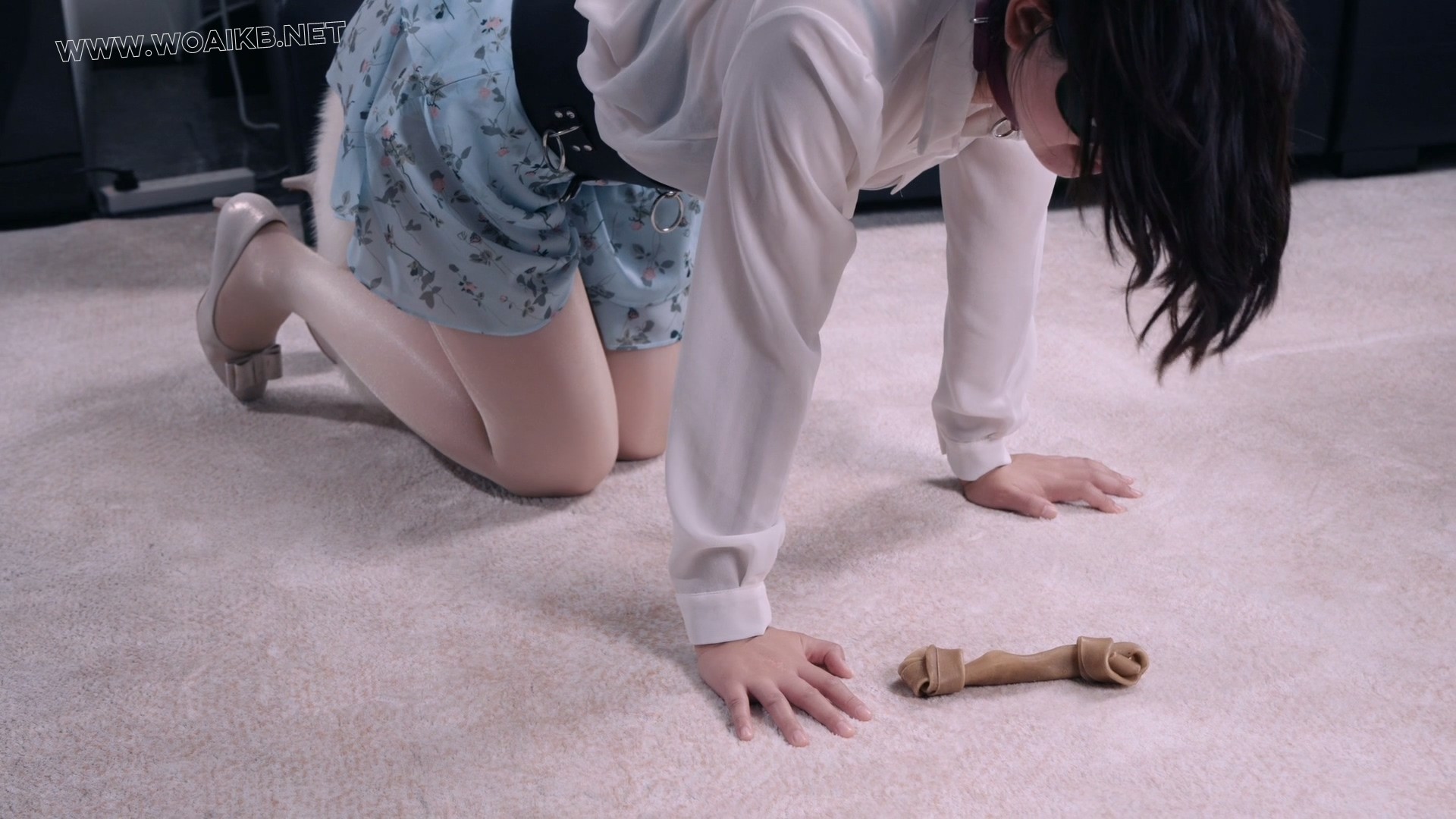 代替宠物的人妻护理（第一集）不得不代替宠物陪伴老人的人妻护理，却被要求要像真... 预览图 5