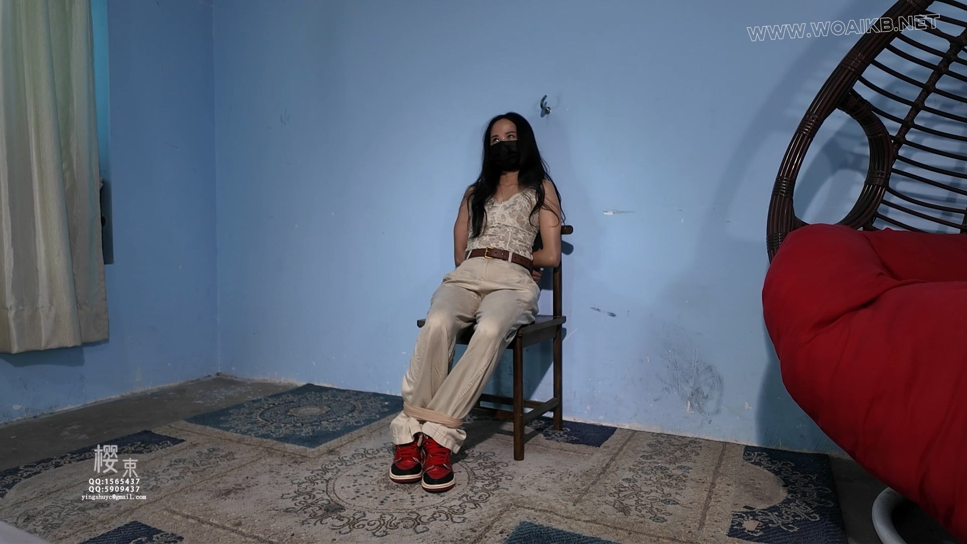 《请君入瓮》歹徒伪装成被绑架的受害者将女检骗来,在女检解救她时突然偷袭给她打...