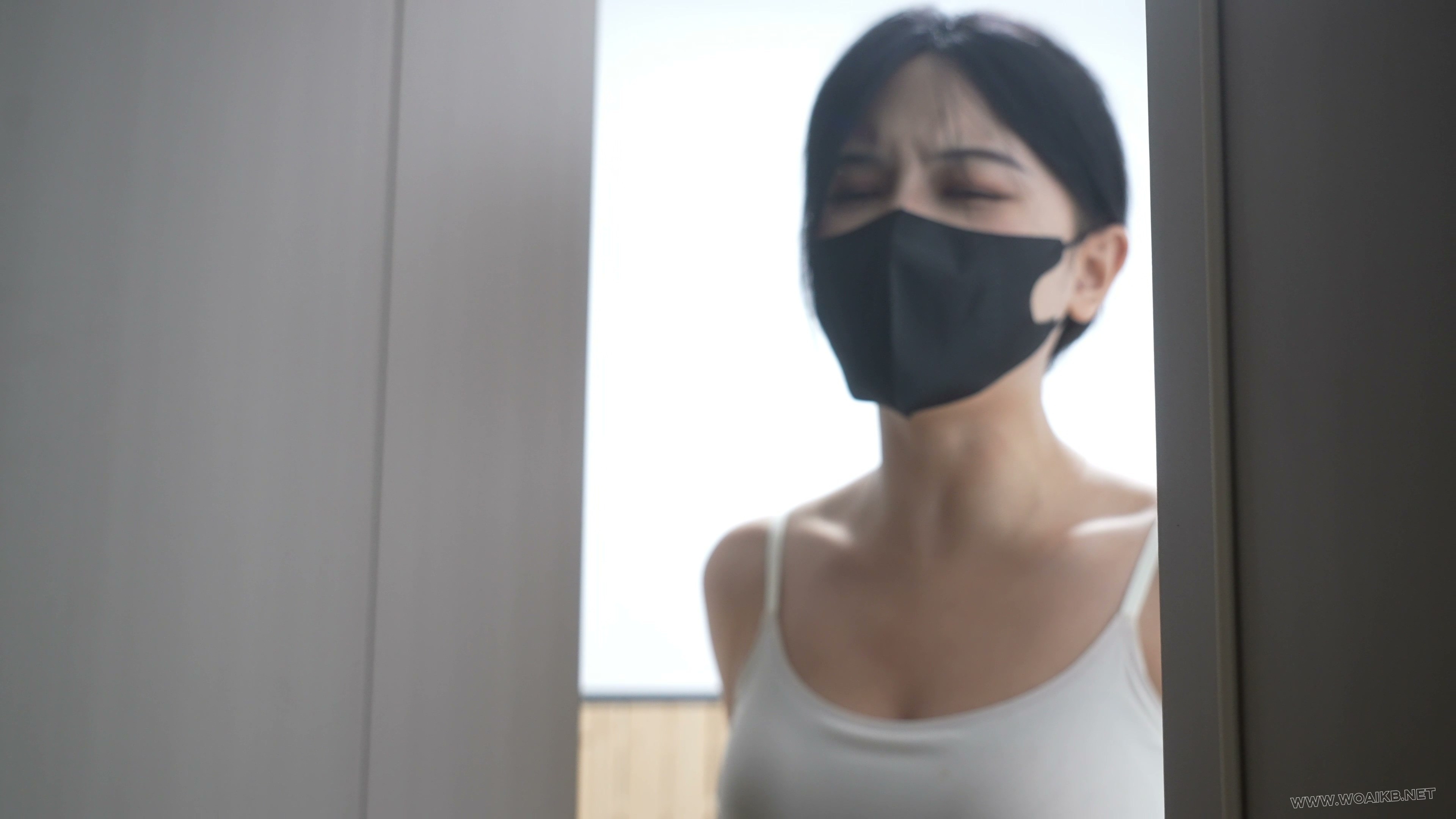 《泳衣少女》小0两套性感泳衣展示丰满身材 啵啵贝全程不停 柠檬塞嘴口水不断 痛苦... 预览图 1