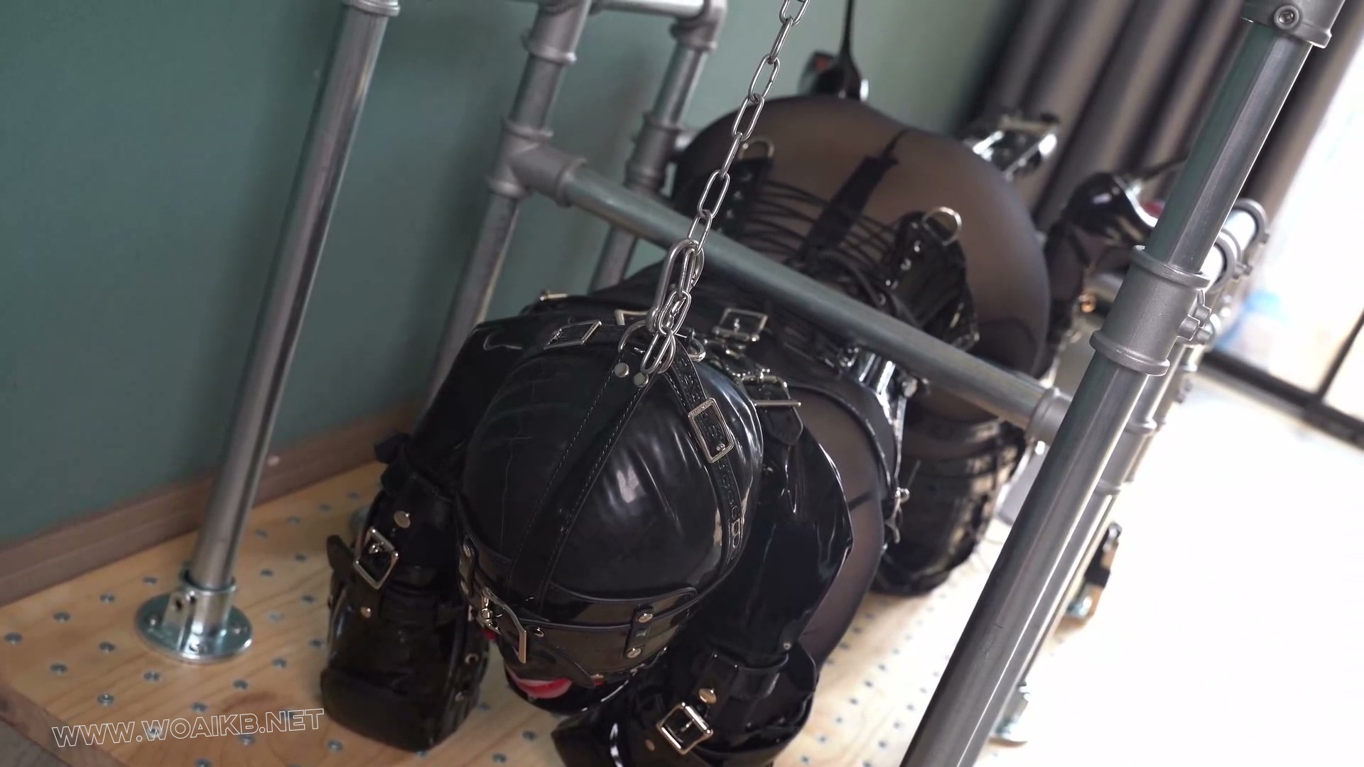 成分复杂的一期 乳胶衣 K9 漆皮拘束具 钢管拘束架 口球 头箱 郊狼 呼吸控制 炮机 ... 预览图 14