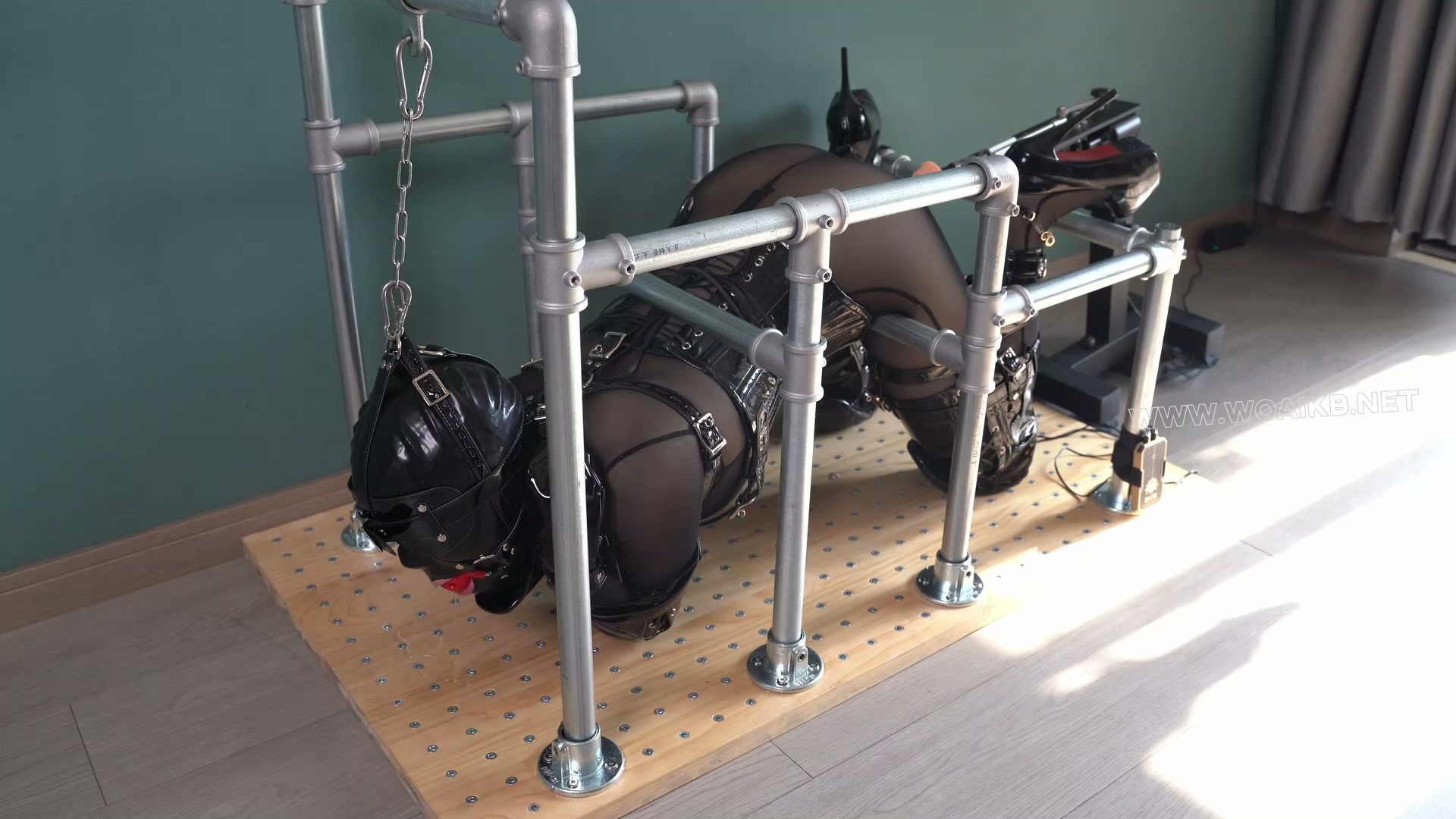 成分复杂的一期 乳胶衣 K9 漆皮拘束具 钢管拘束架 口球 头箱 郊狼 呼吸控制 炮机 ... 预览图 13