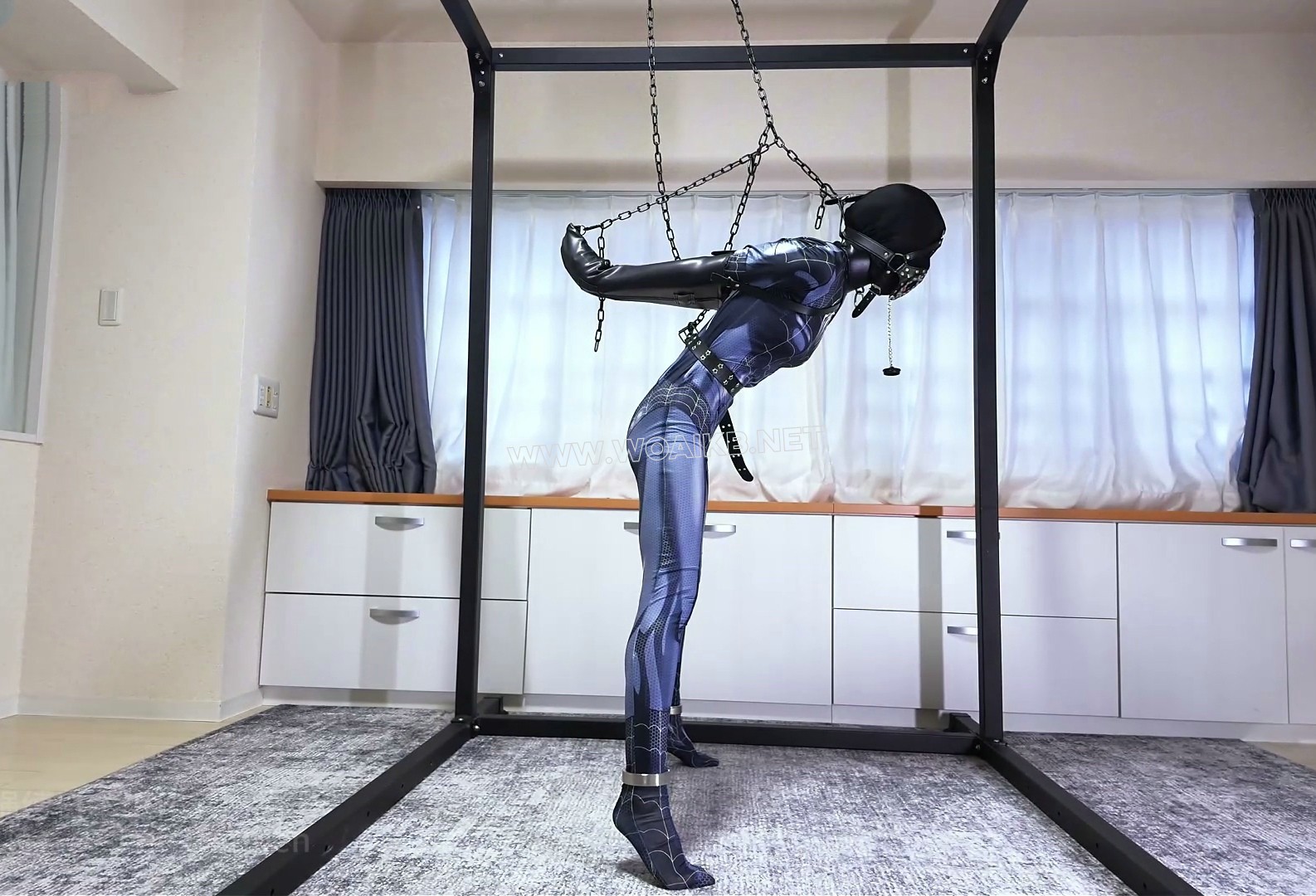 「Zentai蜘蛛女」拘束具脚尖罚站！炮机上下双穴同入、痴女 预览图 4