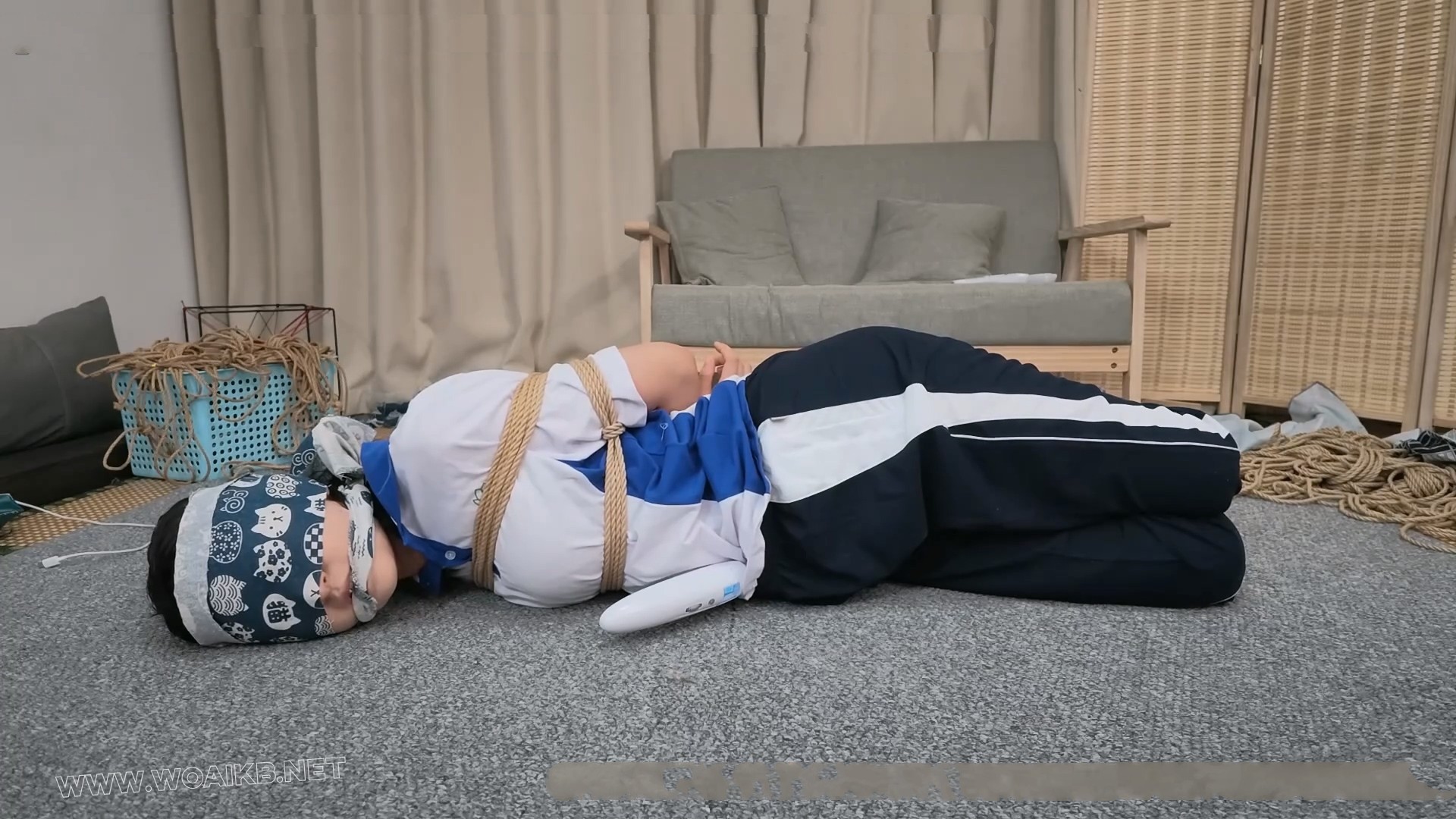 【花花】深圳校服三段式捆绑调教！蒙眼 并腿 M开腿 下 预览图 1